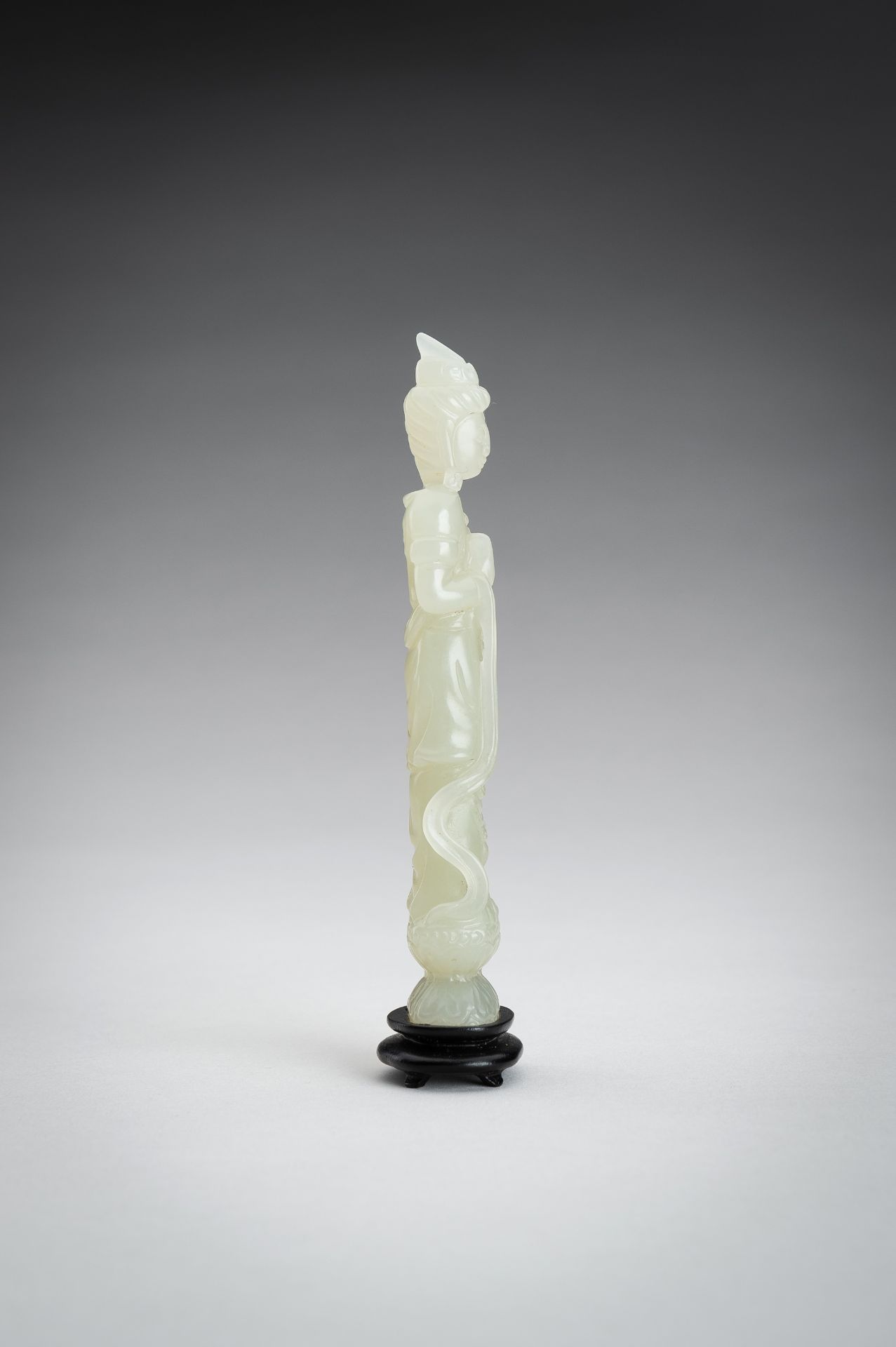 A PALE CELADON JADE CARVING OF A GUANYIN, 1900s - Image 9 of 11