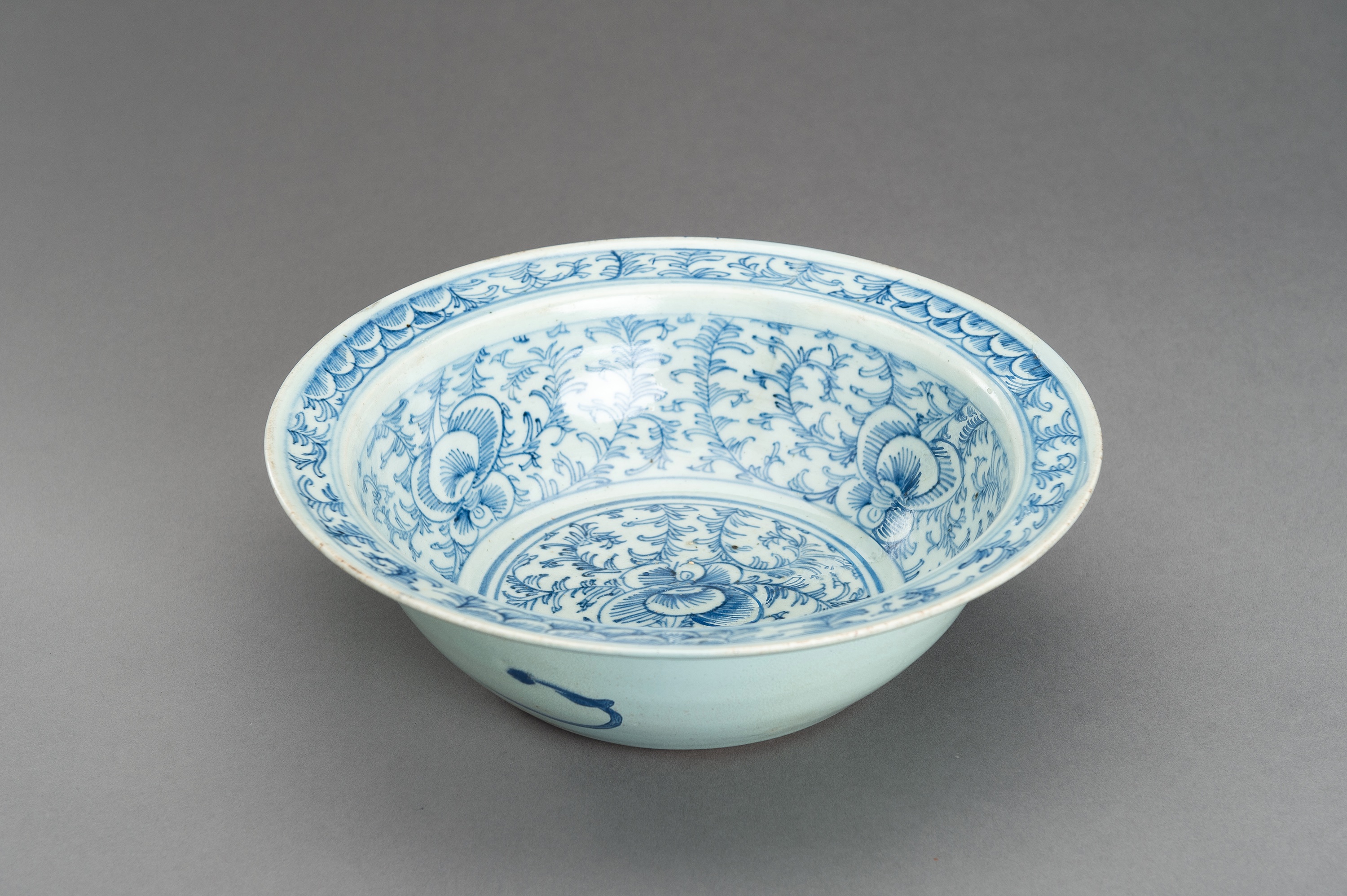 A BLUE AND WHITE ANNAM PORCELAIN BOWL - Image 2 of 12