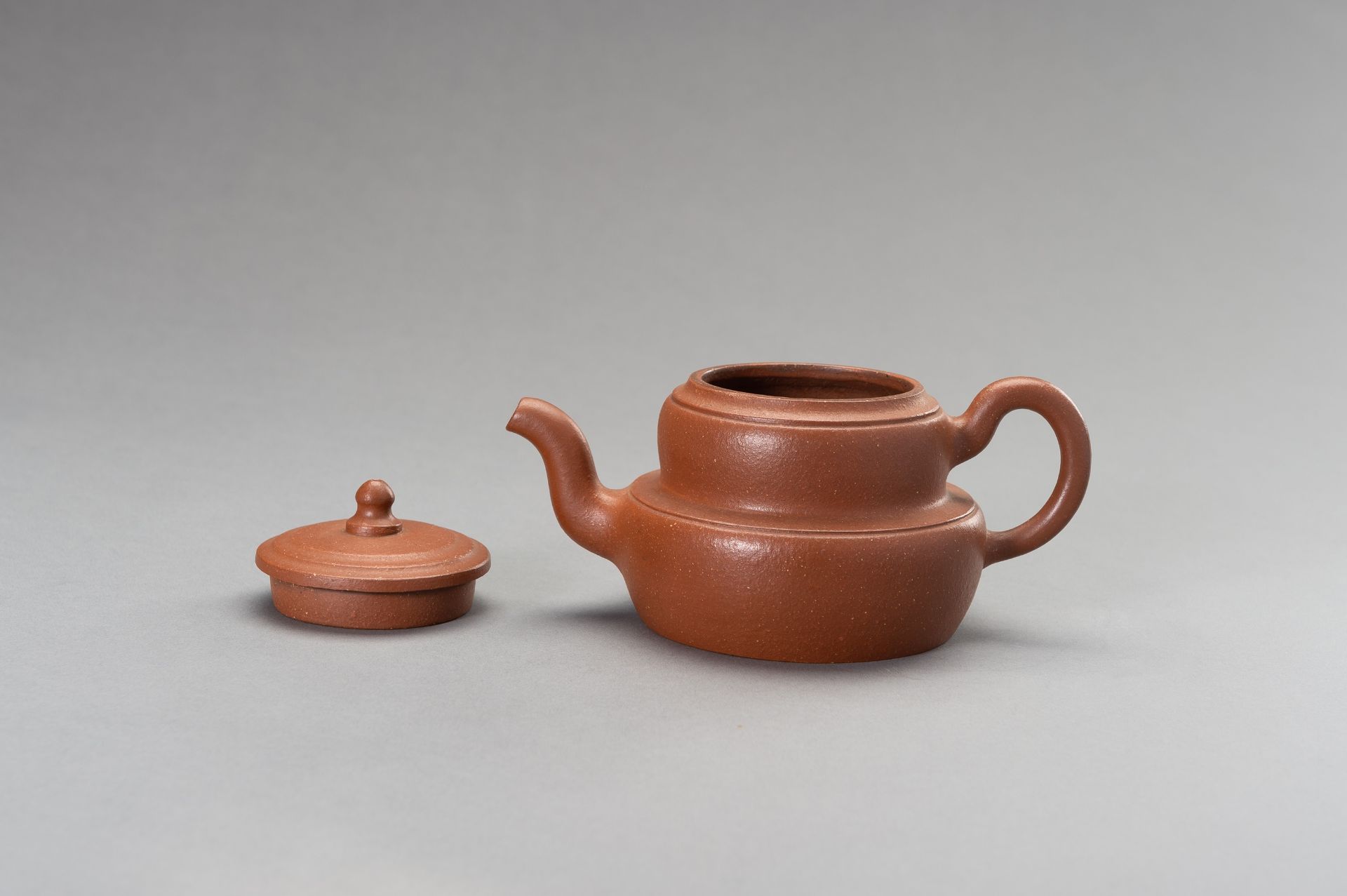 A YIXING DOUBLE GOURD TEAPOT AND COVER - Image 8 of 13