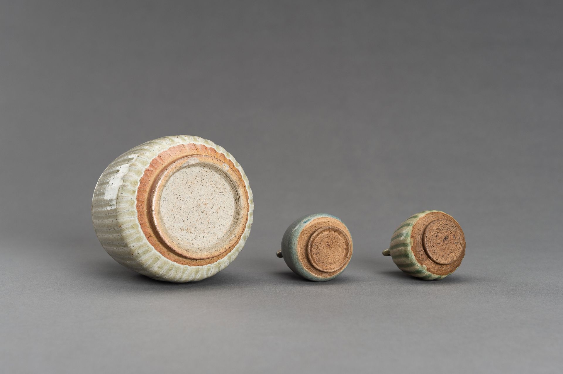 A SET OF THREE SONG-STYLE CERAMIC VASES - Image 12 of 12