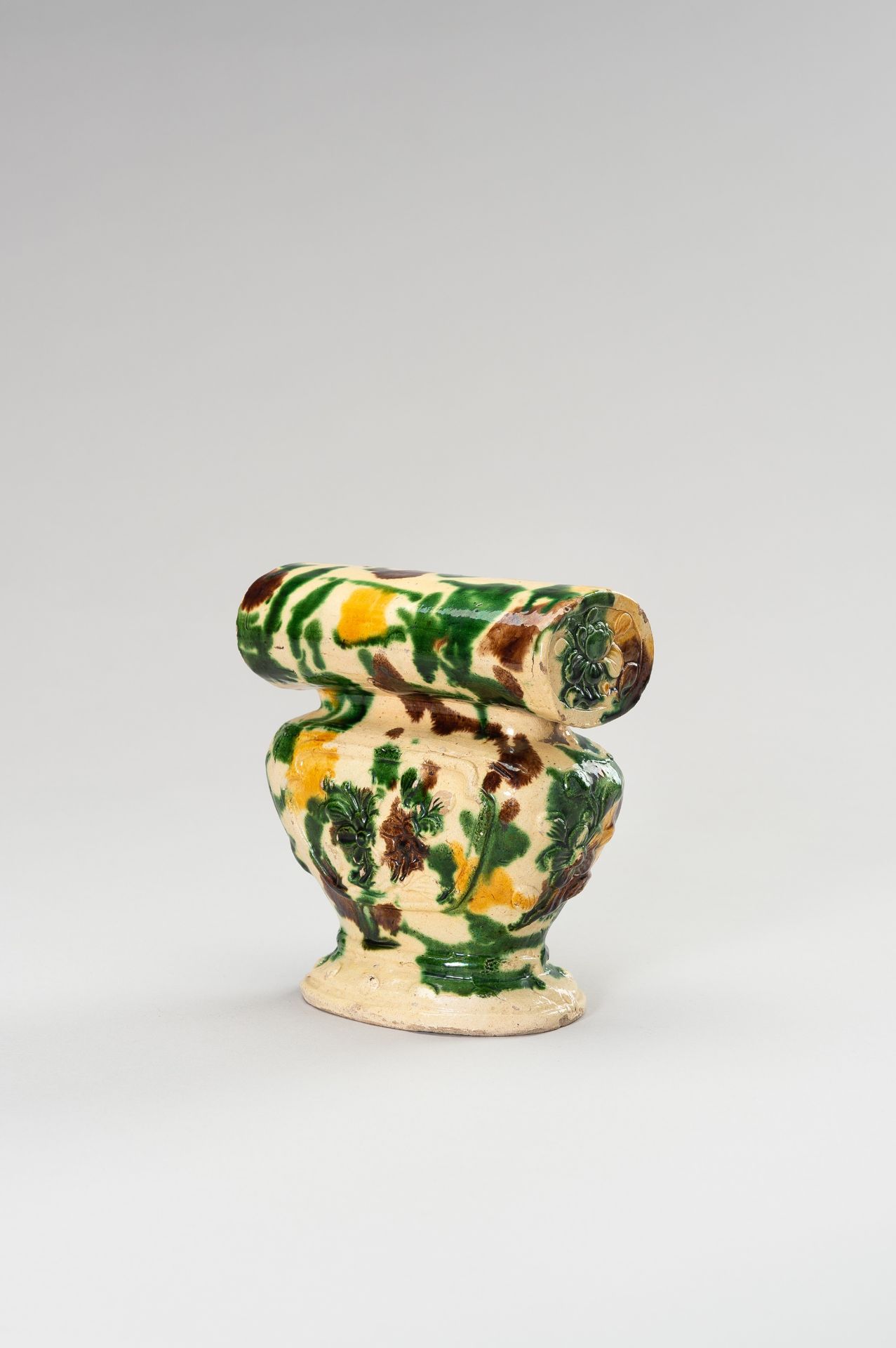 A DECORATIVE SANCAI CERAMIC OBJECT - Image 5 of 10