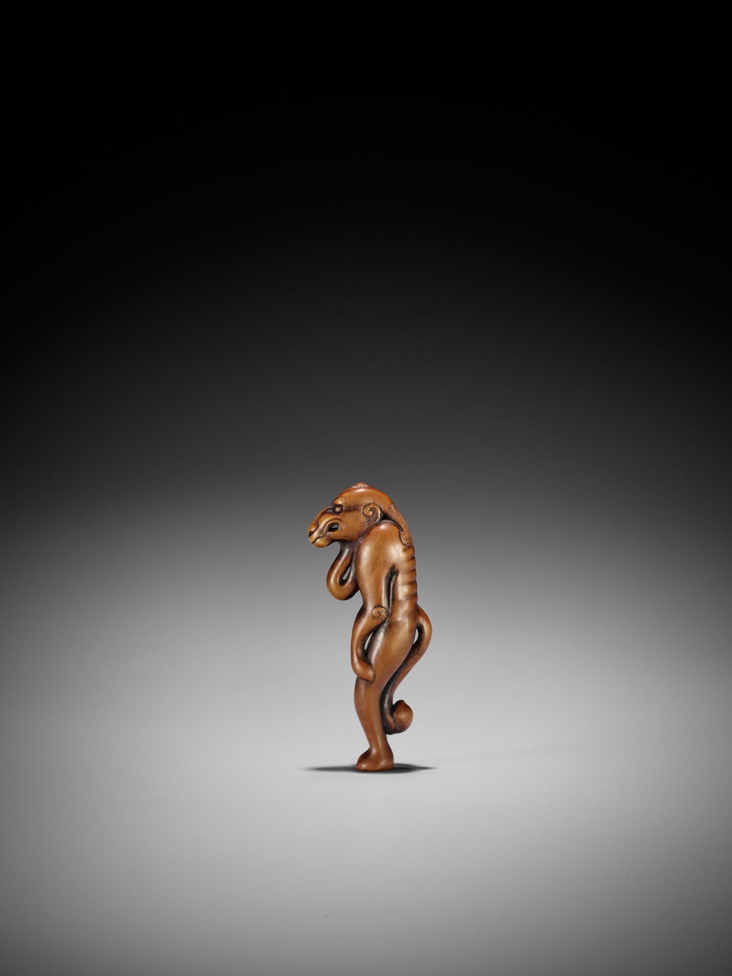 A CONTEMPORARY WOOD NETSUKE OF A MYTHICAL BEAST - Image 2 of 13