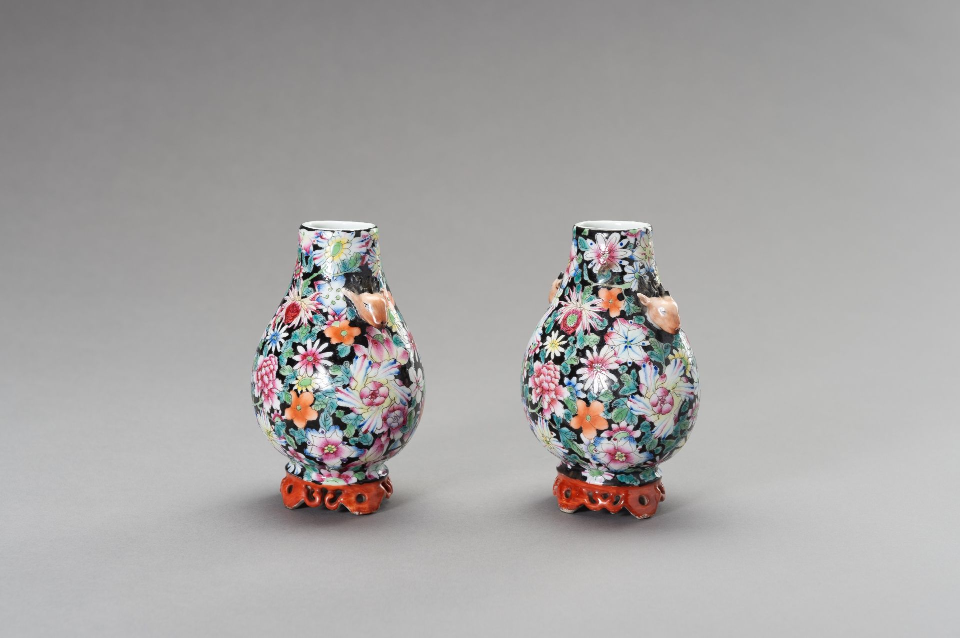 A SMALL PAIR OF 'MILLEFLEUR' PORCELAIN VASES - Image 2 of 14