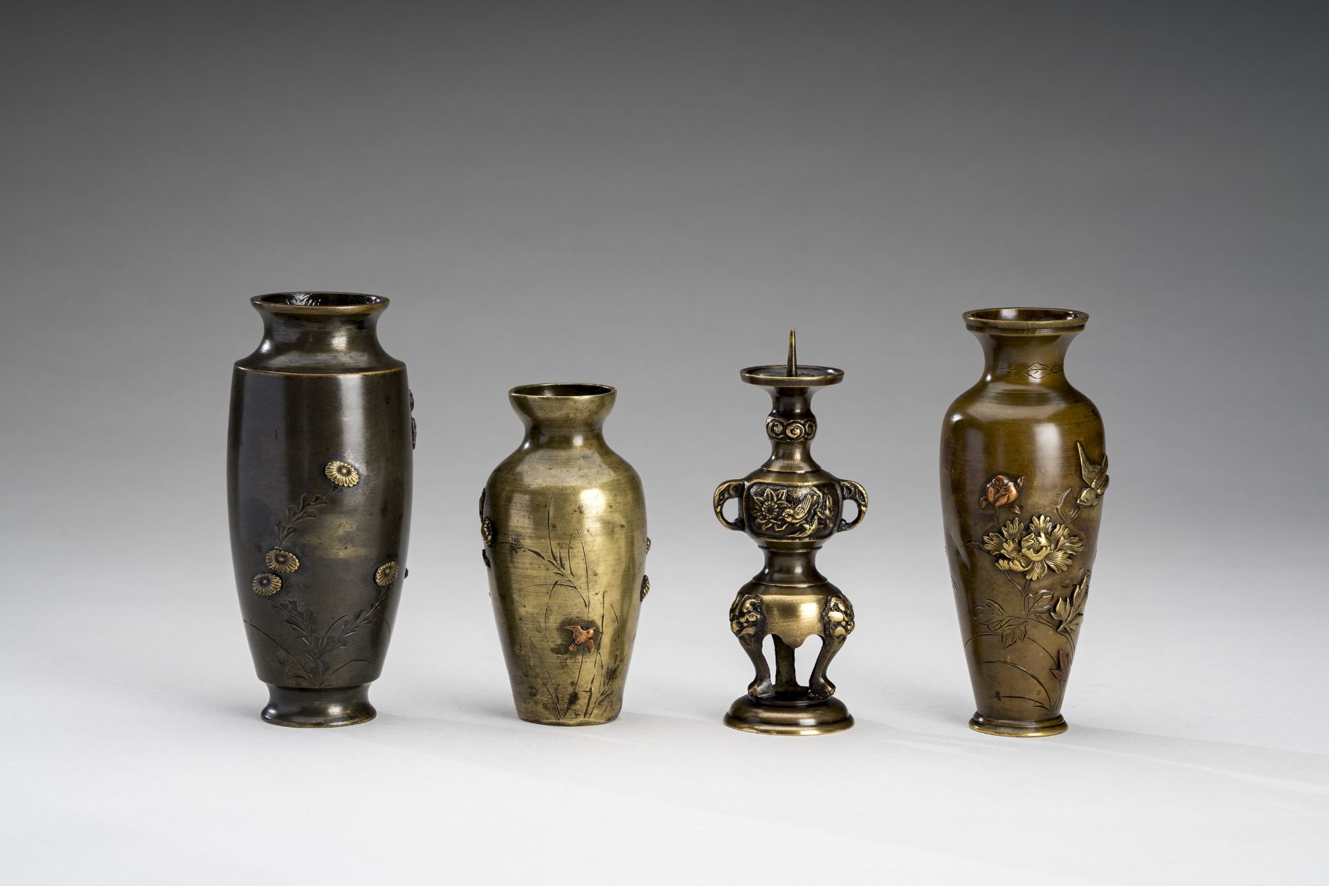 A LOT WITH THREE MIXED METAL VASES AND A CANDLESTICK, MEIJI - Image 2 of 11