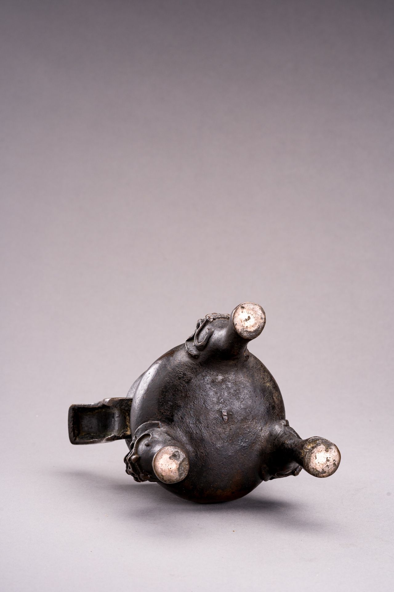 A LUDUAN TRIPOD BRONZE CENSER, MING - Bild 12 aus 12