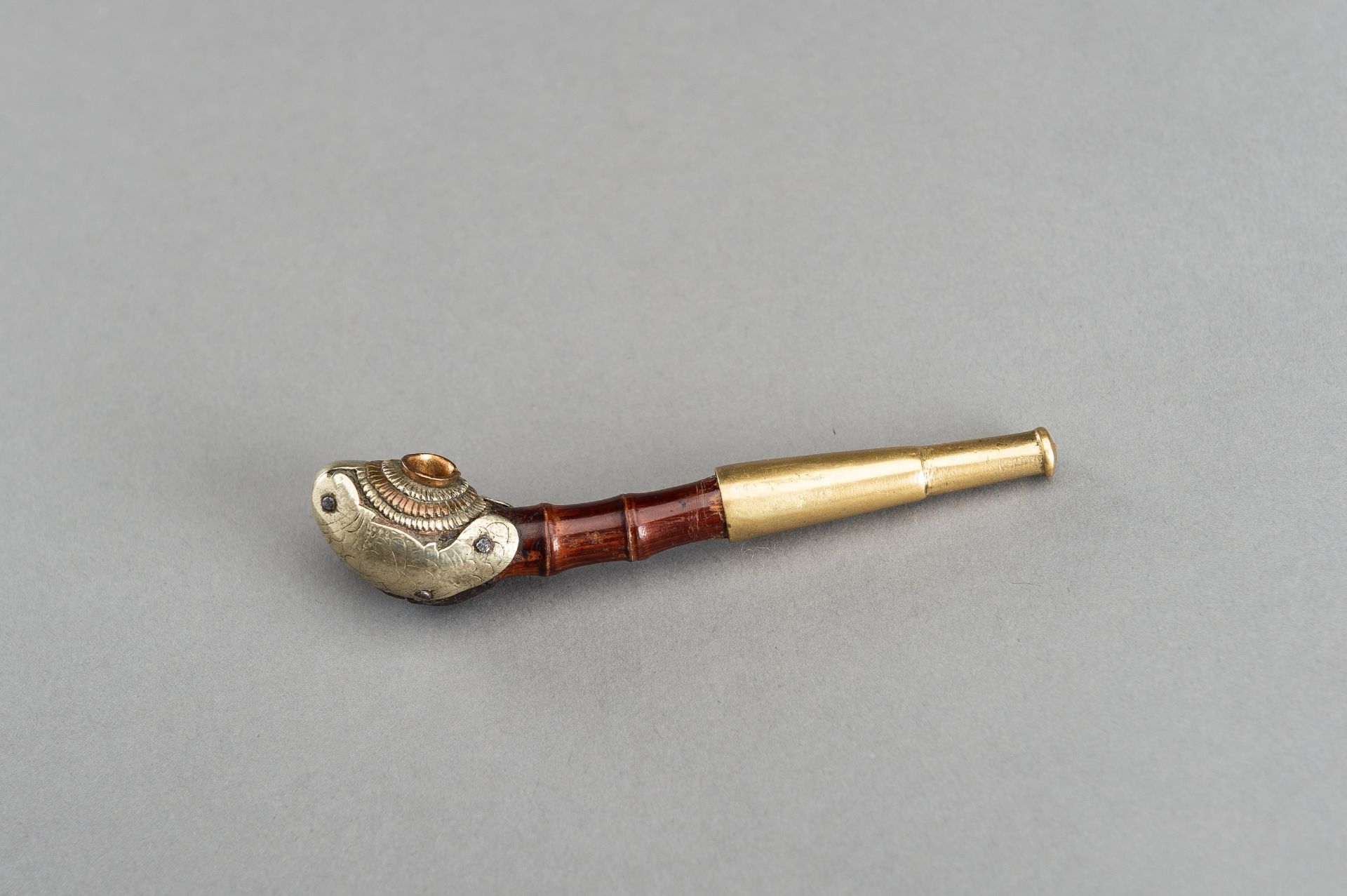 A MIXED METAL AND BAMBOO OPIUM PIPE, MEIJI - Bild 4 aus 8