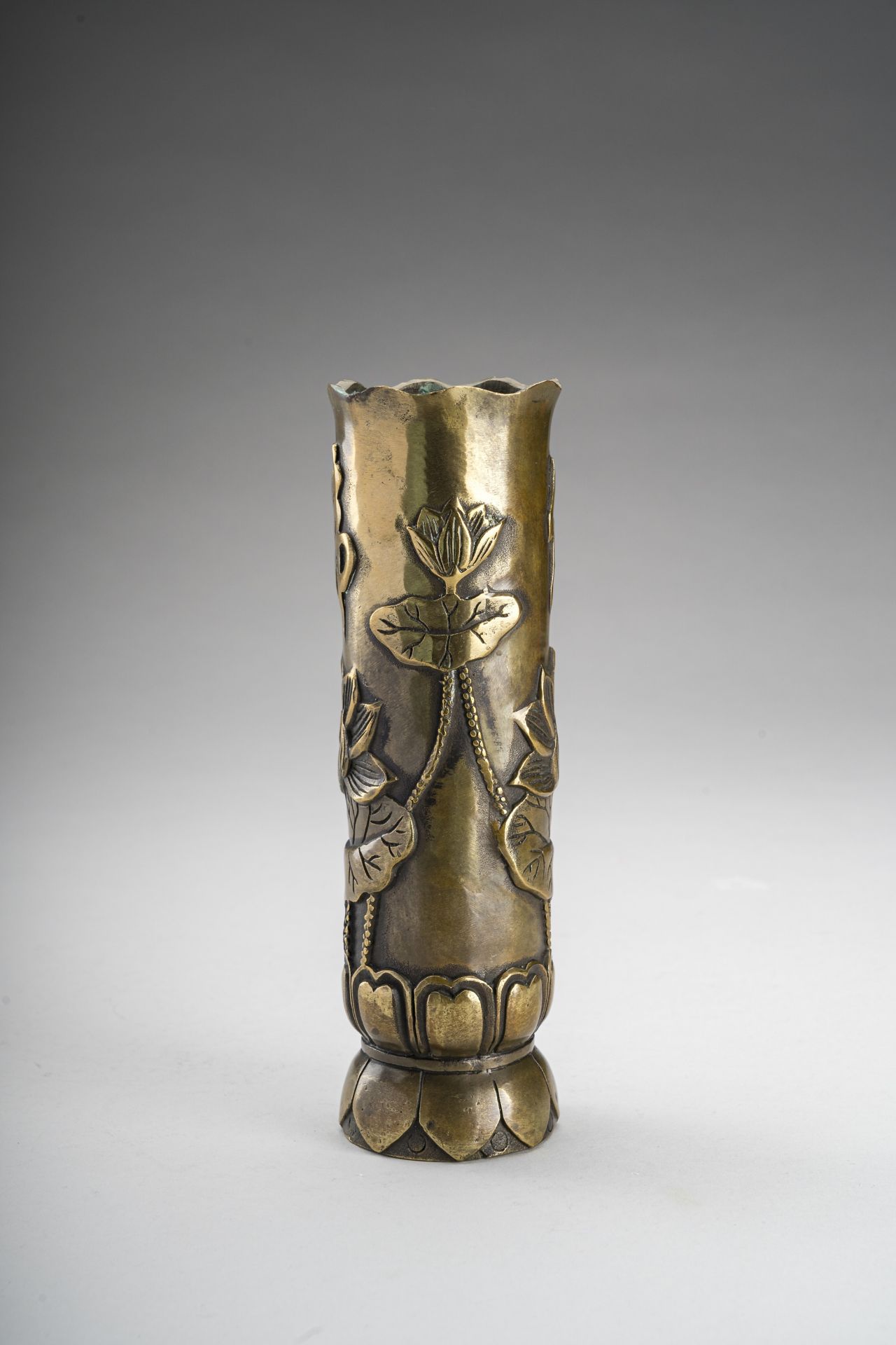 A 'LOTUS' BRONZE INCENSE HOLDER, c. 1920s - Bild 2 aus 9