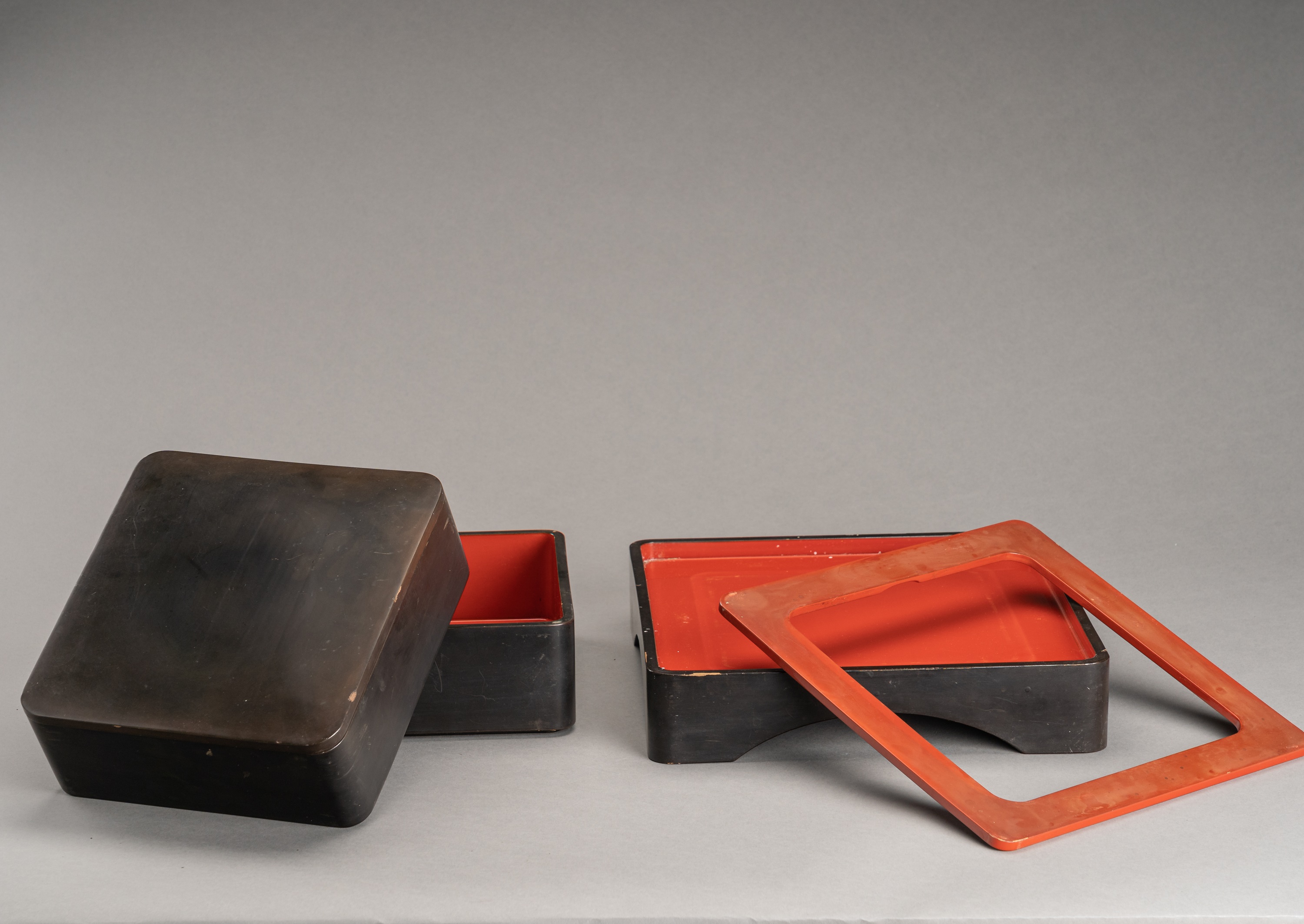 A GROUP OF LACQUER PICNIC ITEMS - Image 13 of 13