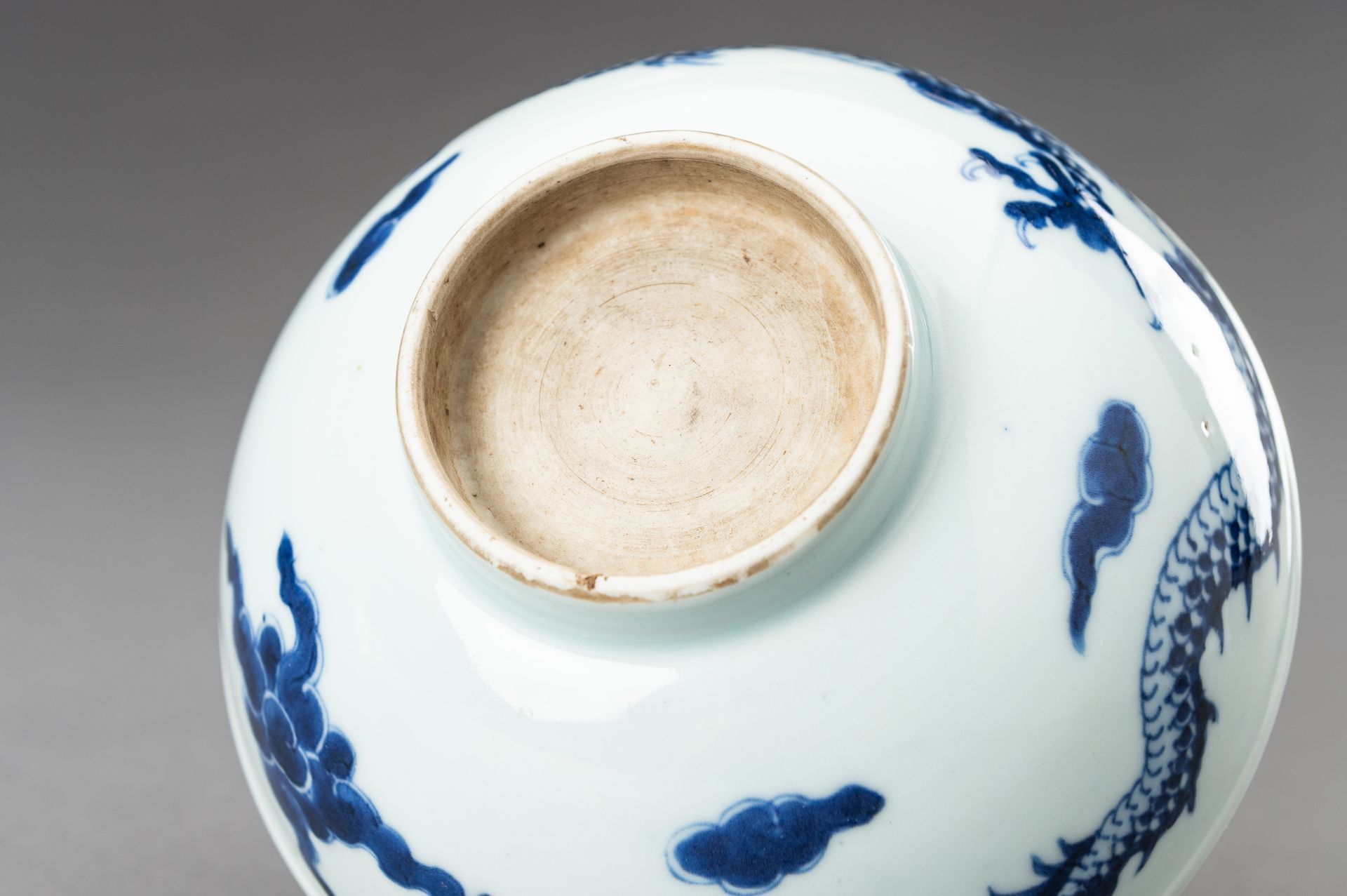 A BLUE AND WHITE 'DRAGON' PORCELAIN BOWL, 1920s - Image 13 of 14