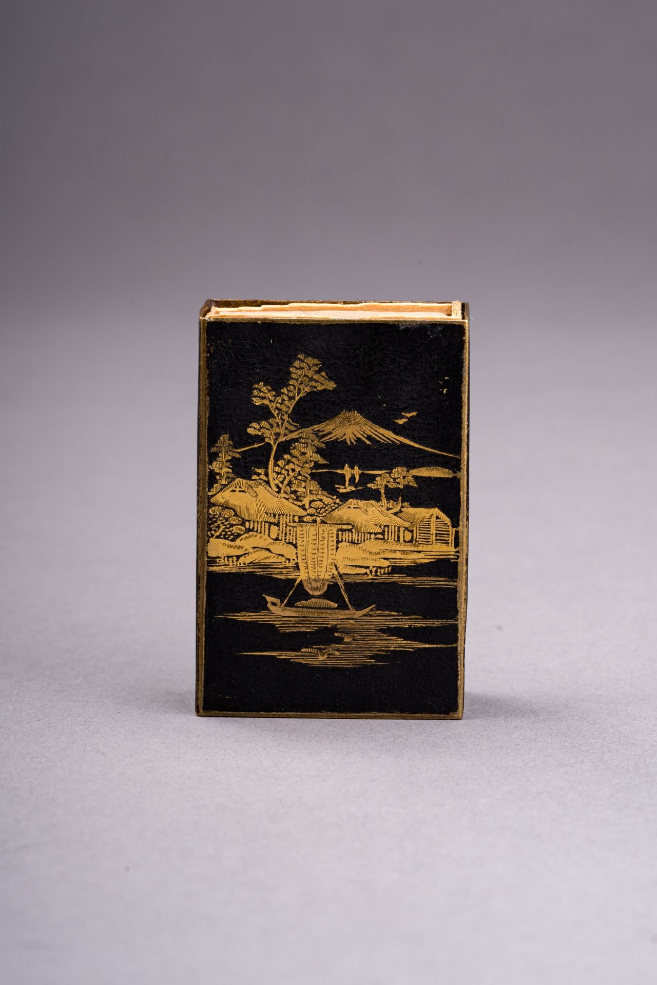 A GILT BRONZE MATCHBOX CASE DEPICTING MOUNT FUJI, MEIJI - Image 10 of 10