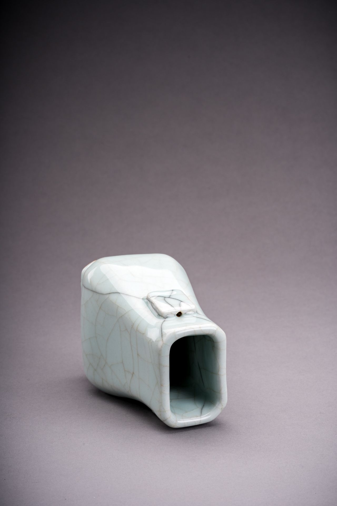 A GE-STYLE PORCELAIN VASE, HU, 1920s - Image 5 of 6