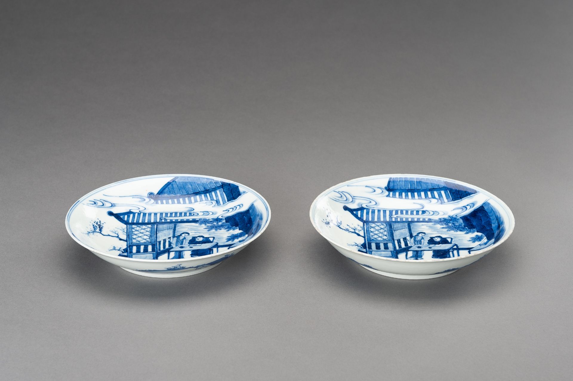 A PAIR OF BLUE AND WHITE 'PALACE GARDEN' PORCELAIN DISHES, QING - Image 4 of 10