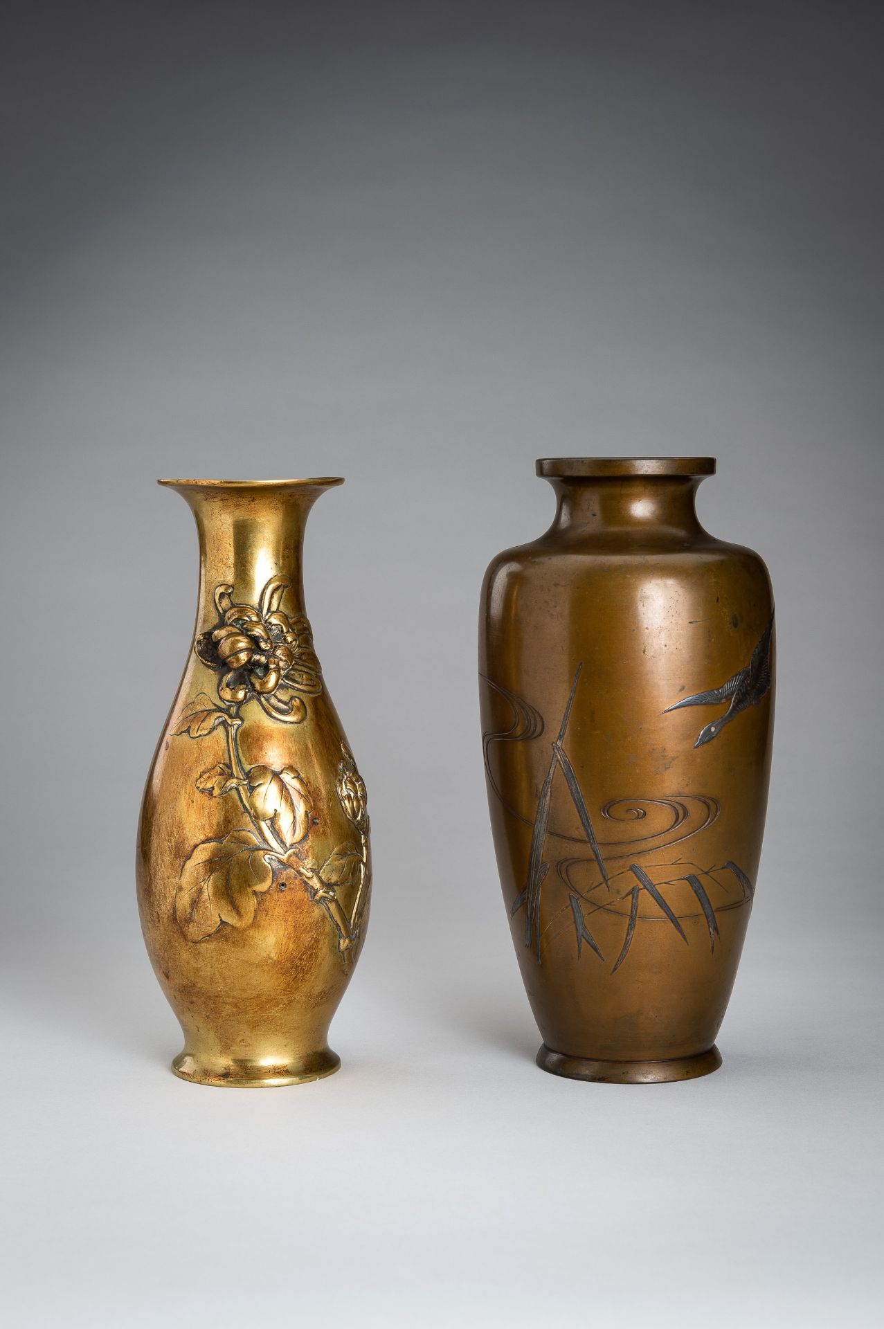 A LOT WITH TWO BRONZE VASES, MEIJI PERIOD - Image 4 of 12