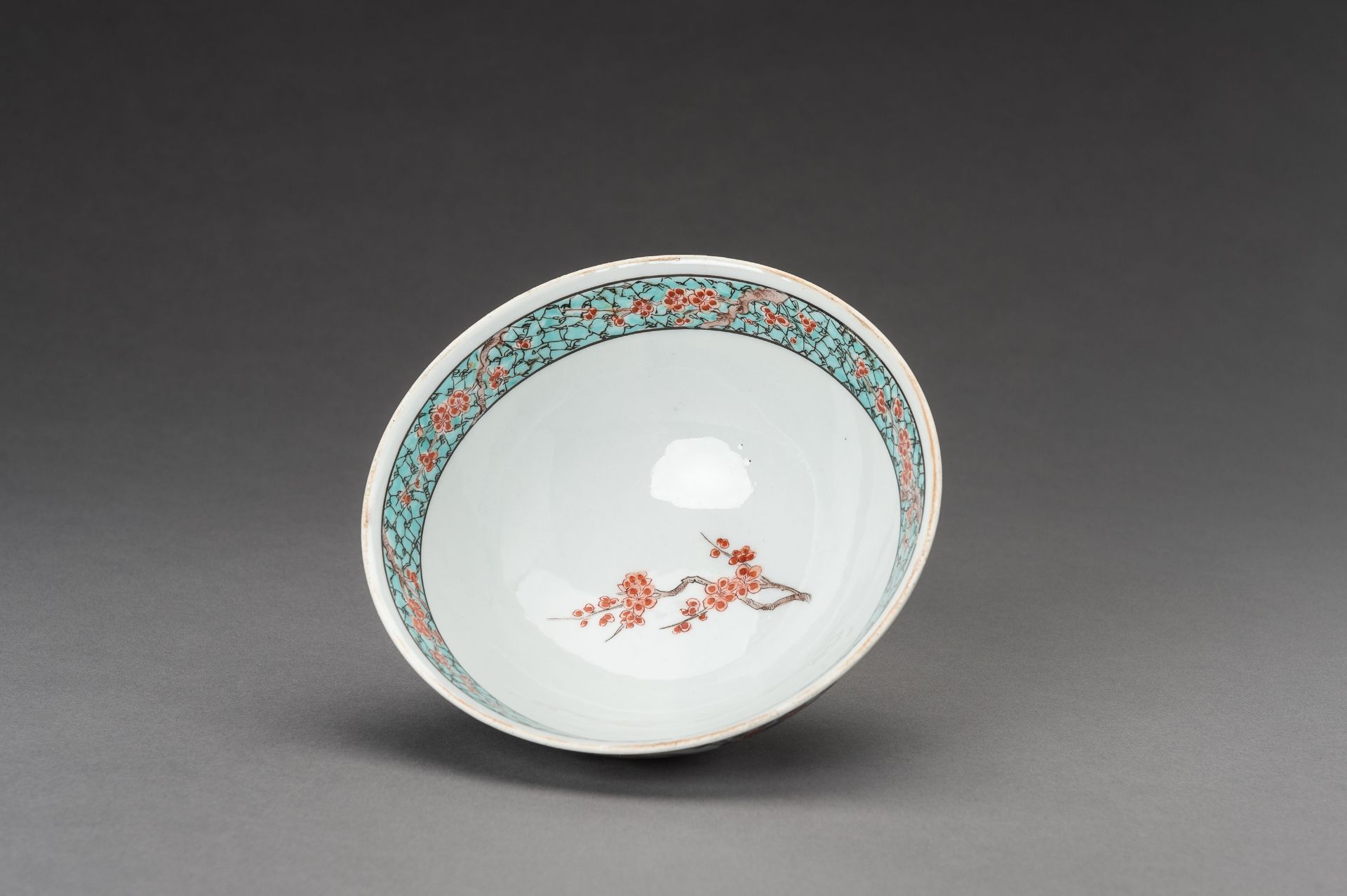 A SAMSON-STYLE COMPANY CHINOISERIE 'MYTHICAL CREATURES' PORCELAIN BOWL - Image 7 of 16