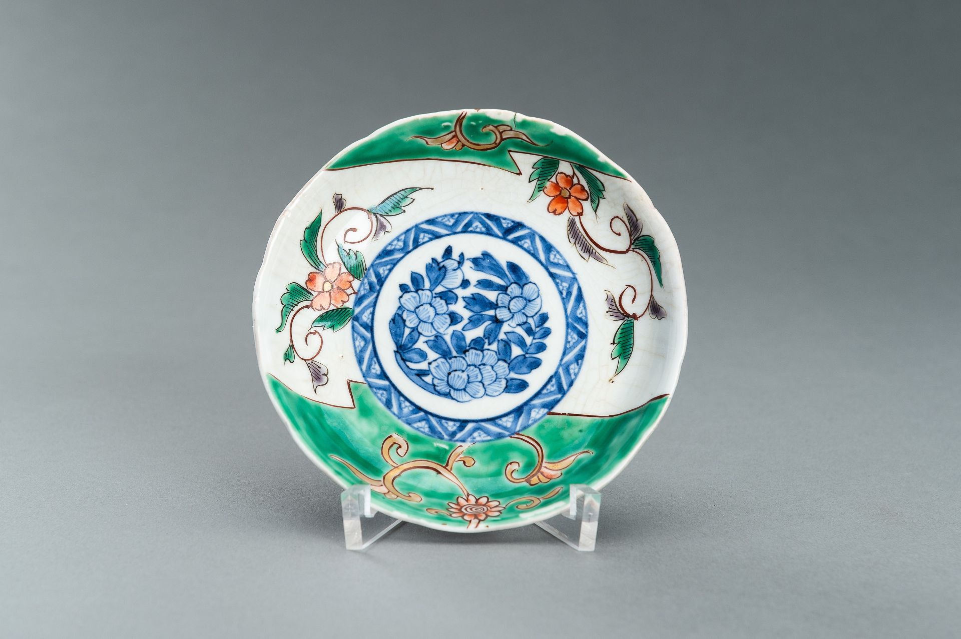 A WUCAI 'FLORAL' DISH, QING DYNASTY - Image 6 of 8