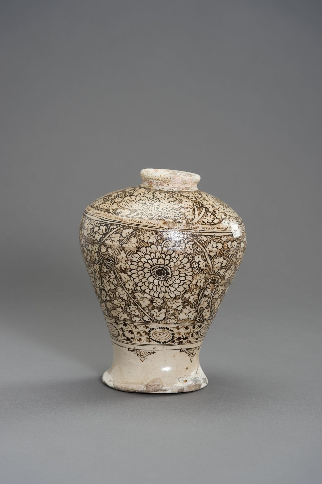 A CIZHOU Â´FLORALÂ´ BALUSTER VASE - Bild 4 aus 6