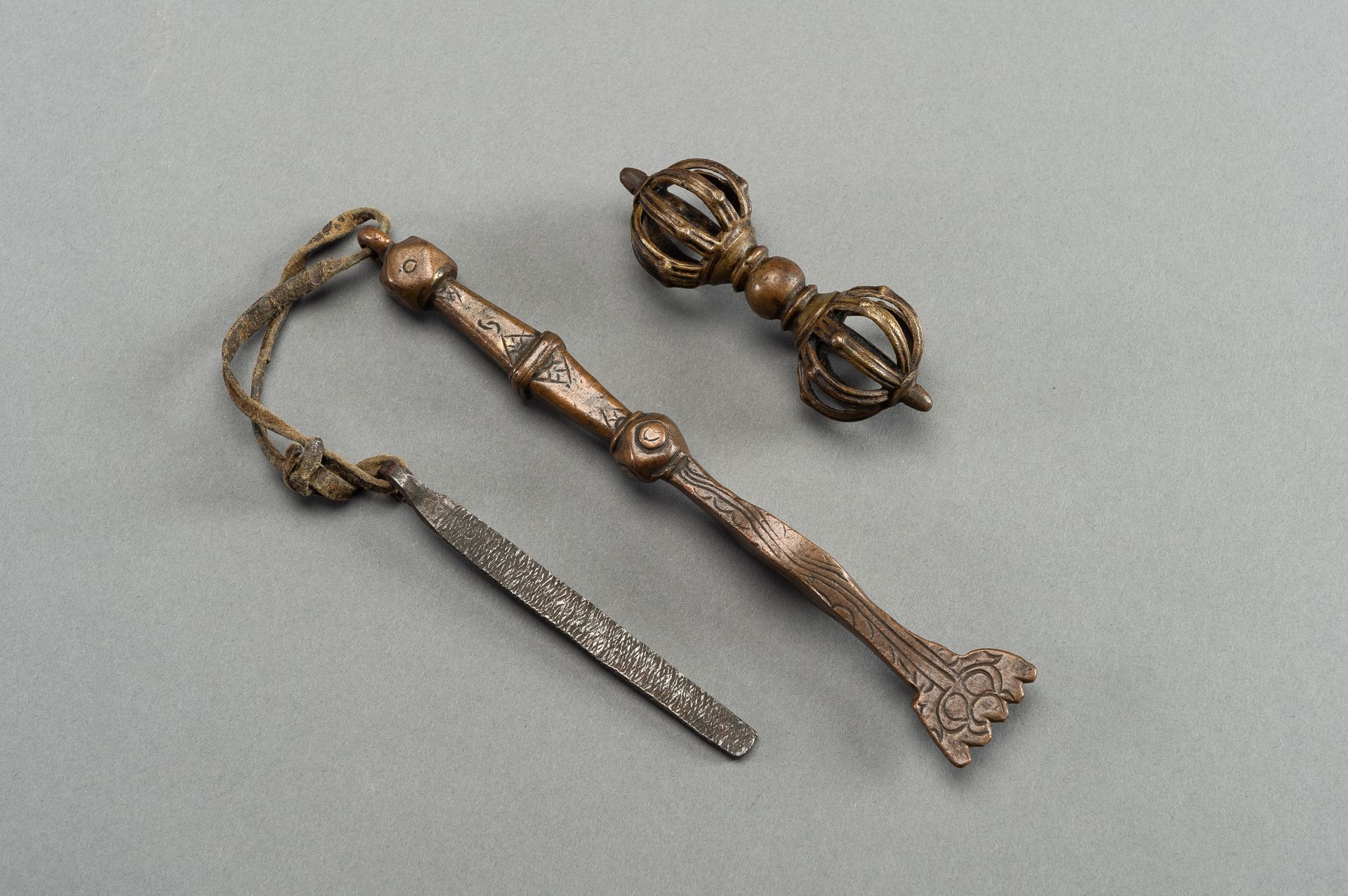 A BRONZE VAJRA AND TWO RITUAL INSTRUMENTS - Image 6 of 7