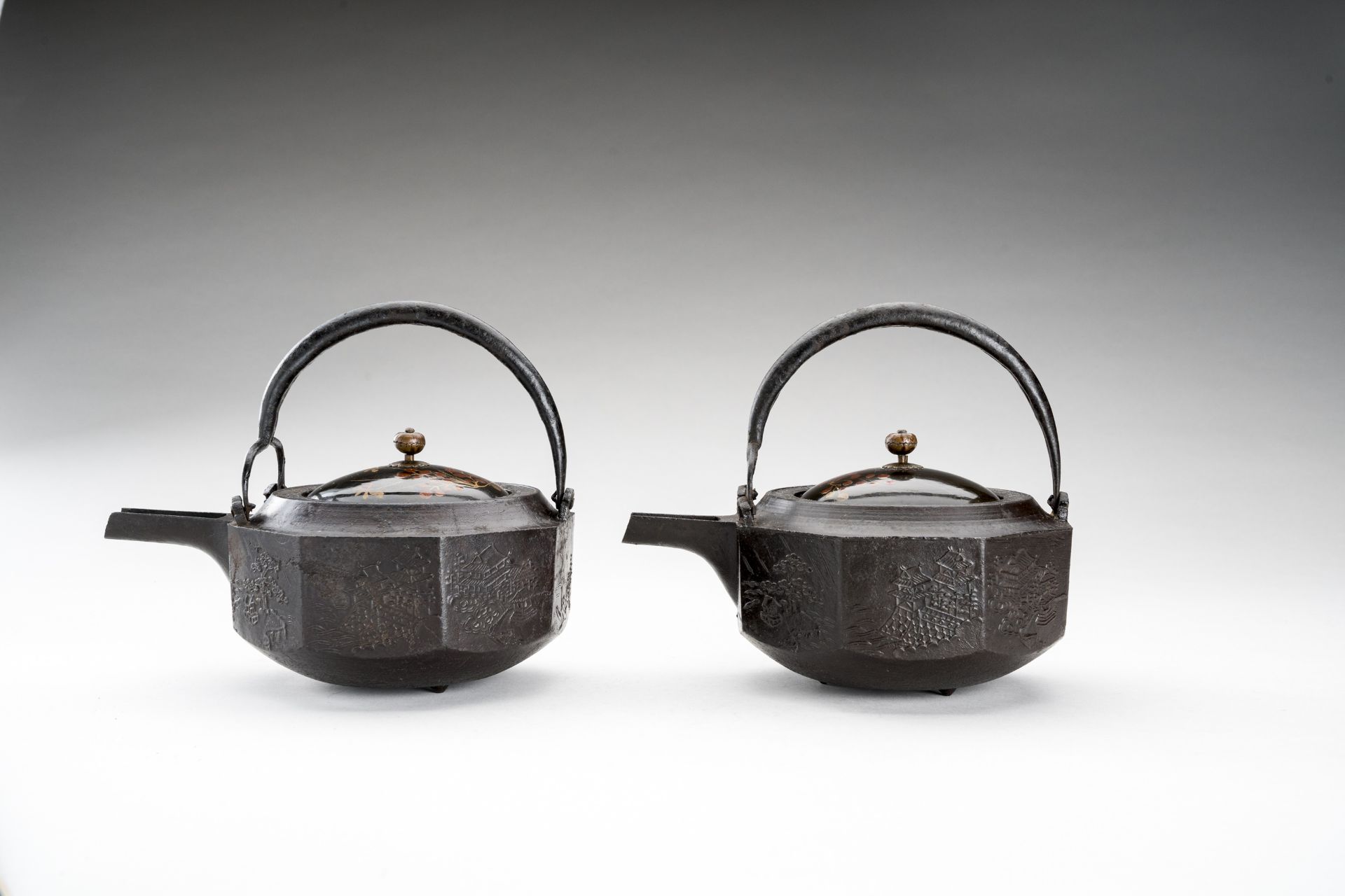 A PAIR OF CAST IRON SAKE EWERS CHOSHI, EDO - Image 7 of 15