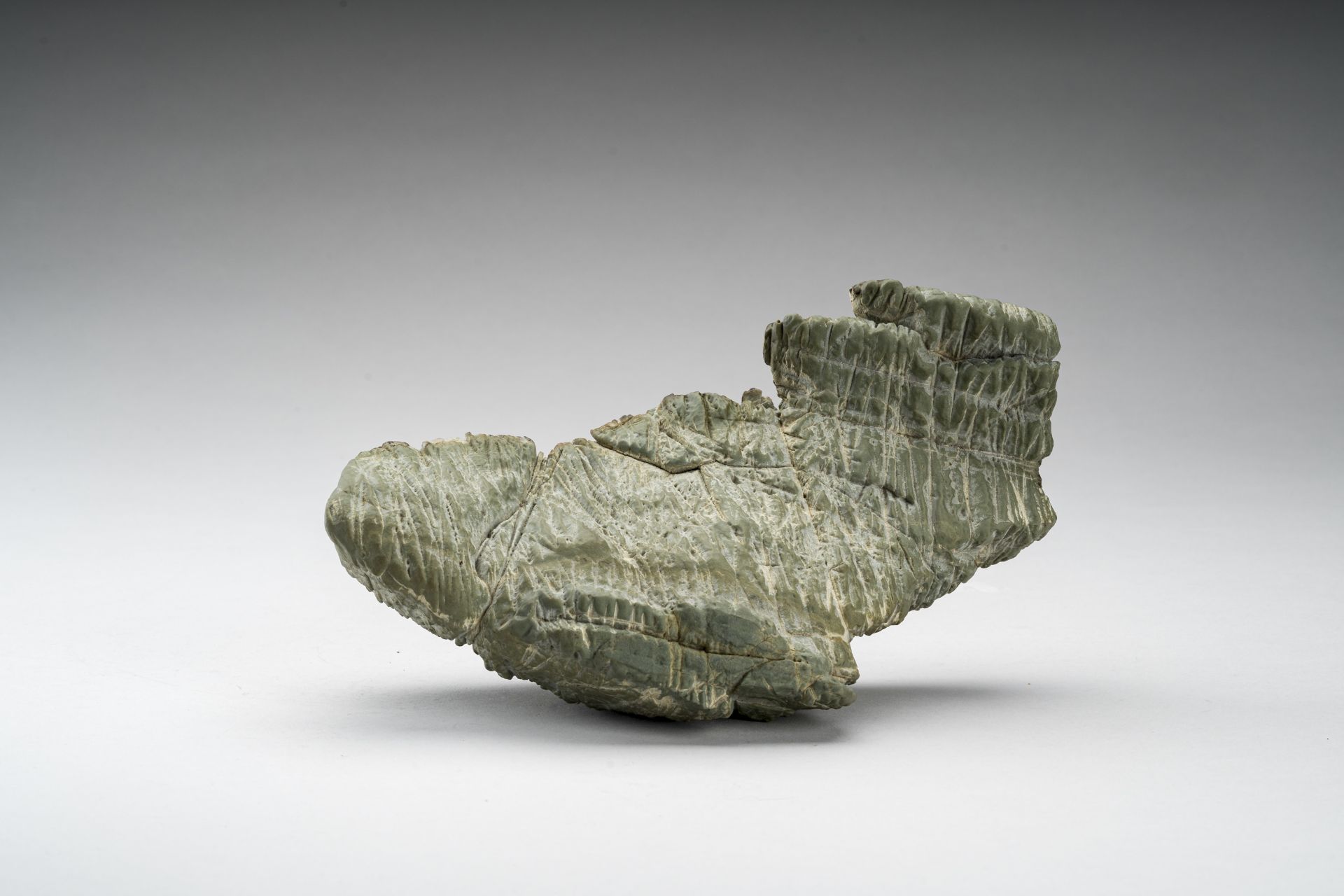 A SOAPSTONE SCHOLAR'S ROCK - Bild 5 aus 8