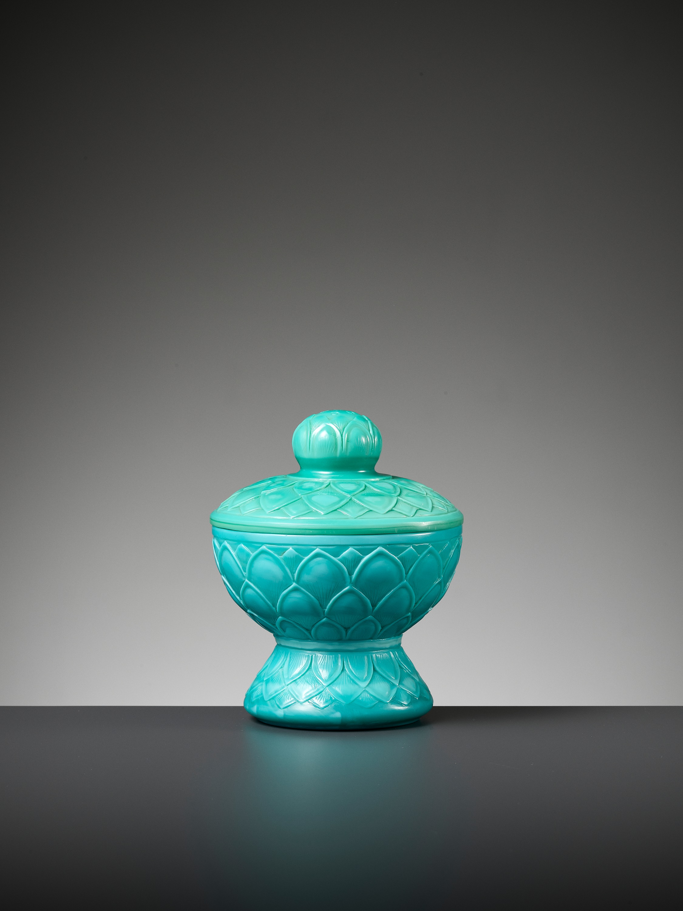 A RARE TURQUOISE PEKING GLASS STEM BOWL AND COVER, QIANLONG MARK AND PERIOD - Image 9 of 12