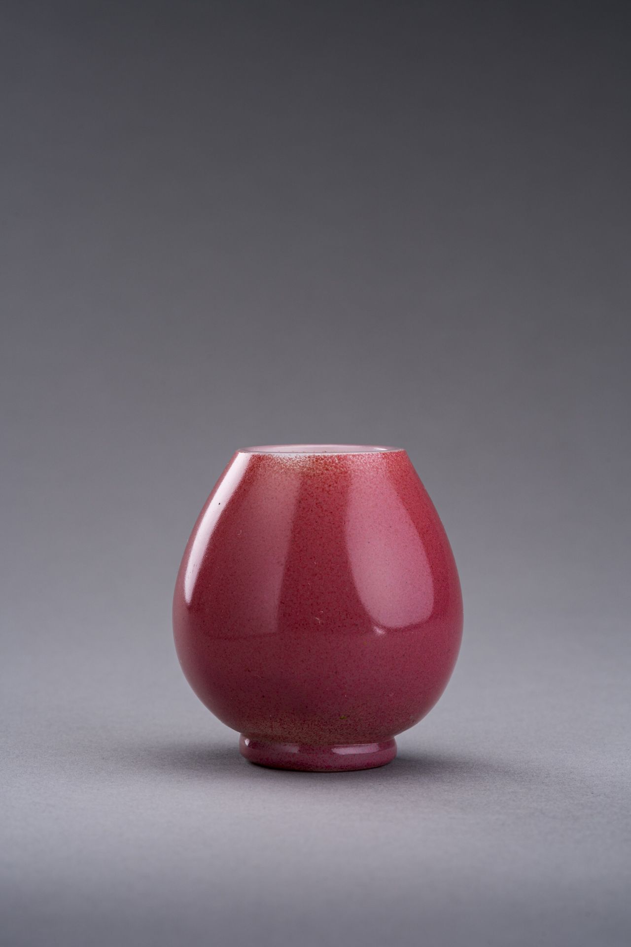 A SMALL PINK PEKING GLASS WATERPOT, DAOGUANG MARK AND POSSIBLY OF PERIOD - Image 4 of 7