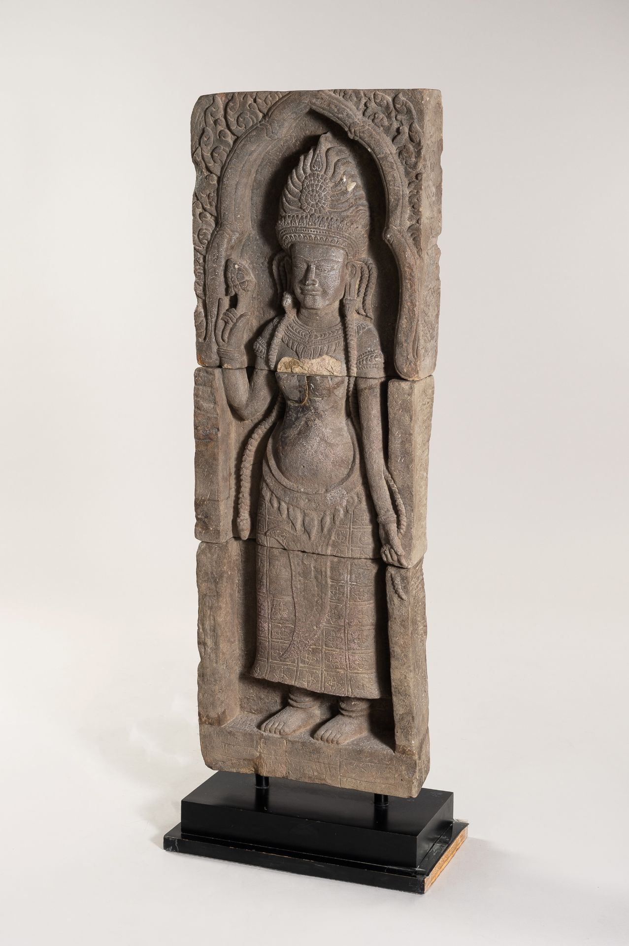 A VERY LARGE KHMER-STYLE SANDSTONE FIGURE OF AN APSARA, c. 1920s - Image 2 of 15