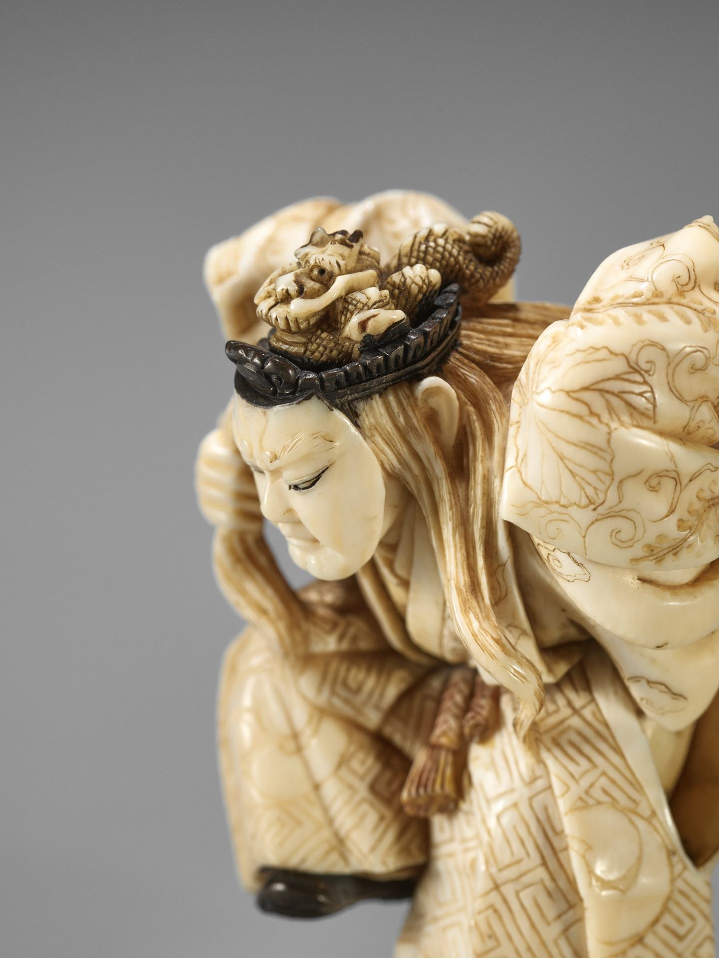 SEIZAN: A FINE TOKYO SCHOOL IVORY NETSUKE OF A GIGAKU PERFORMER - Image 11 of 13