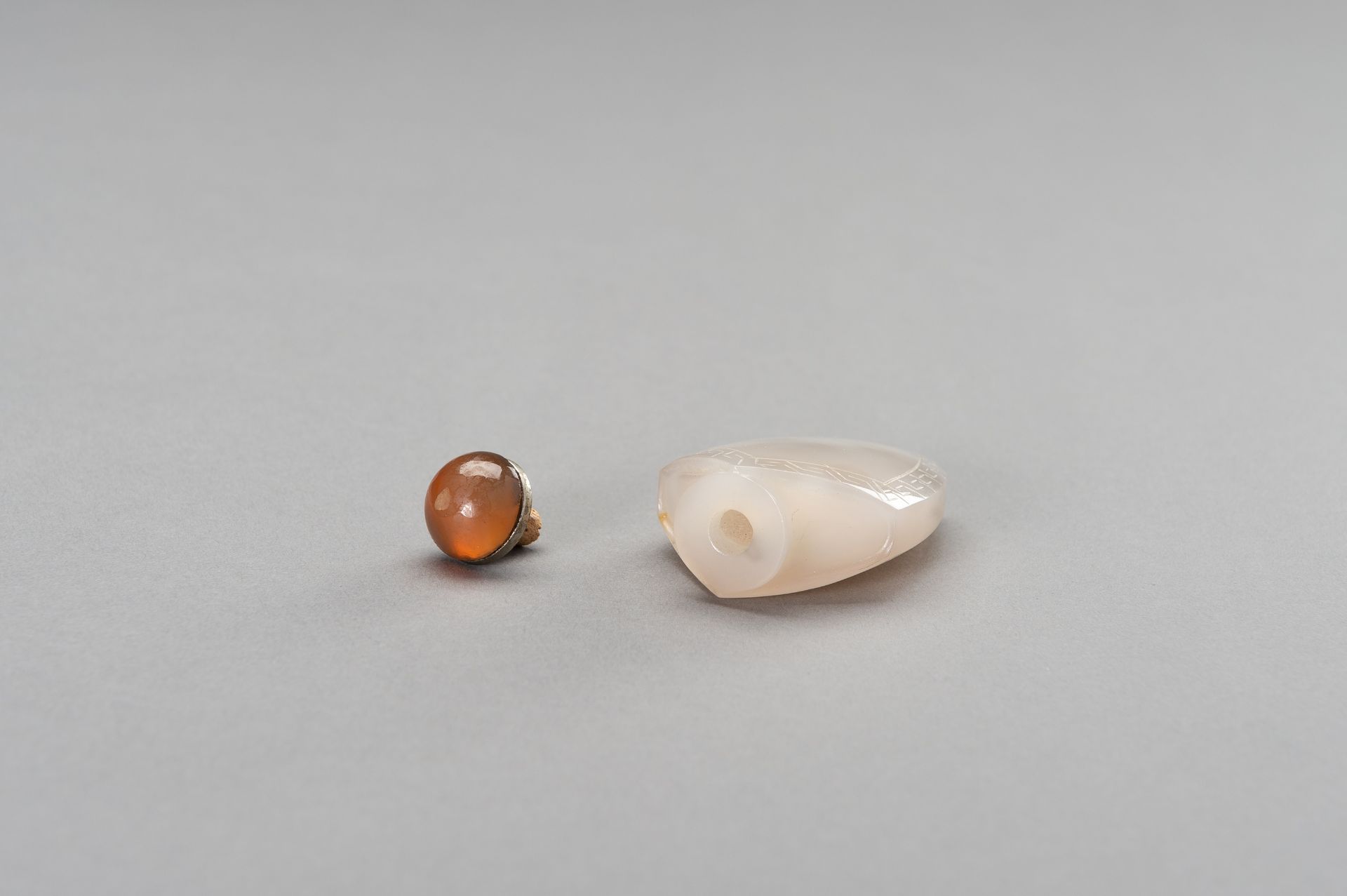 AN AGATE SNUFF BOTTLE, QING - Image 10 of 11