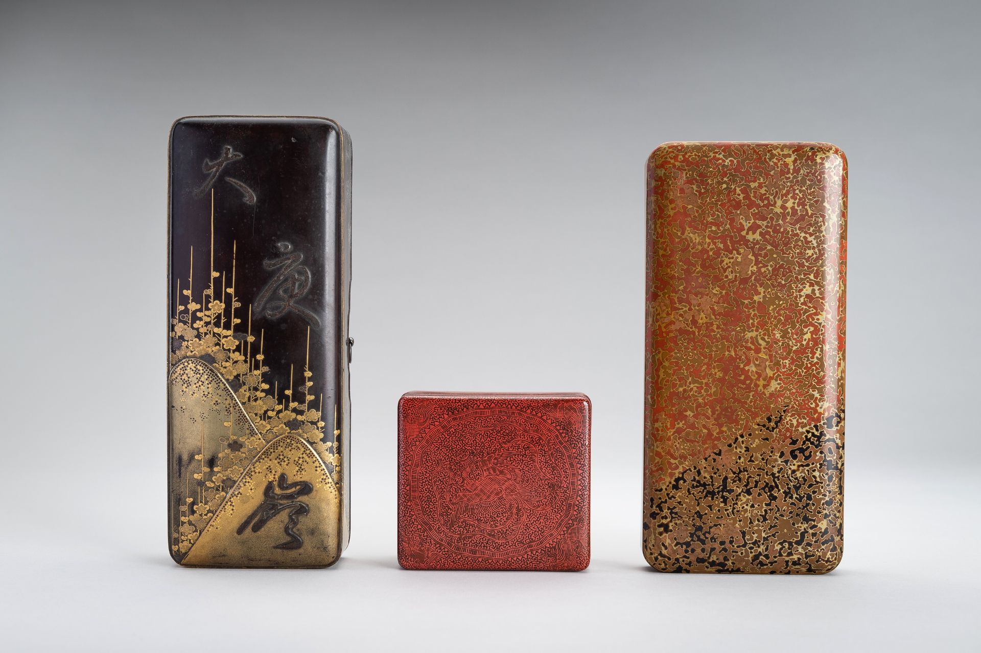 A GROUP OF THREE LACQUER BOXES - Image 3 of 16