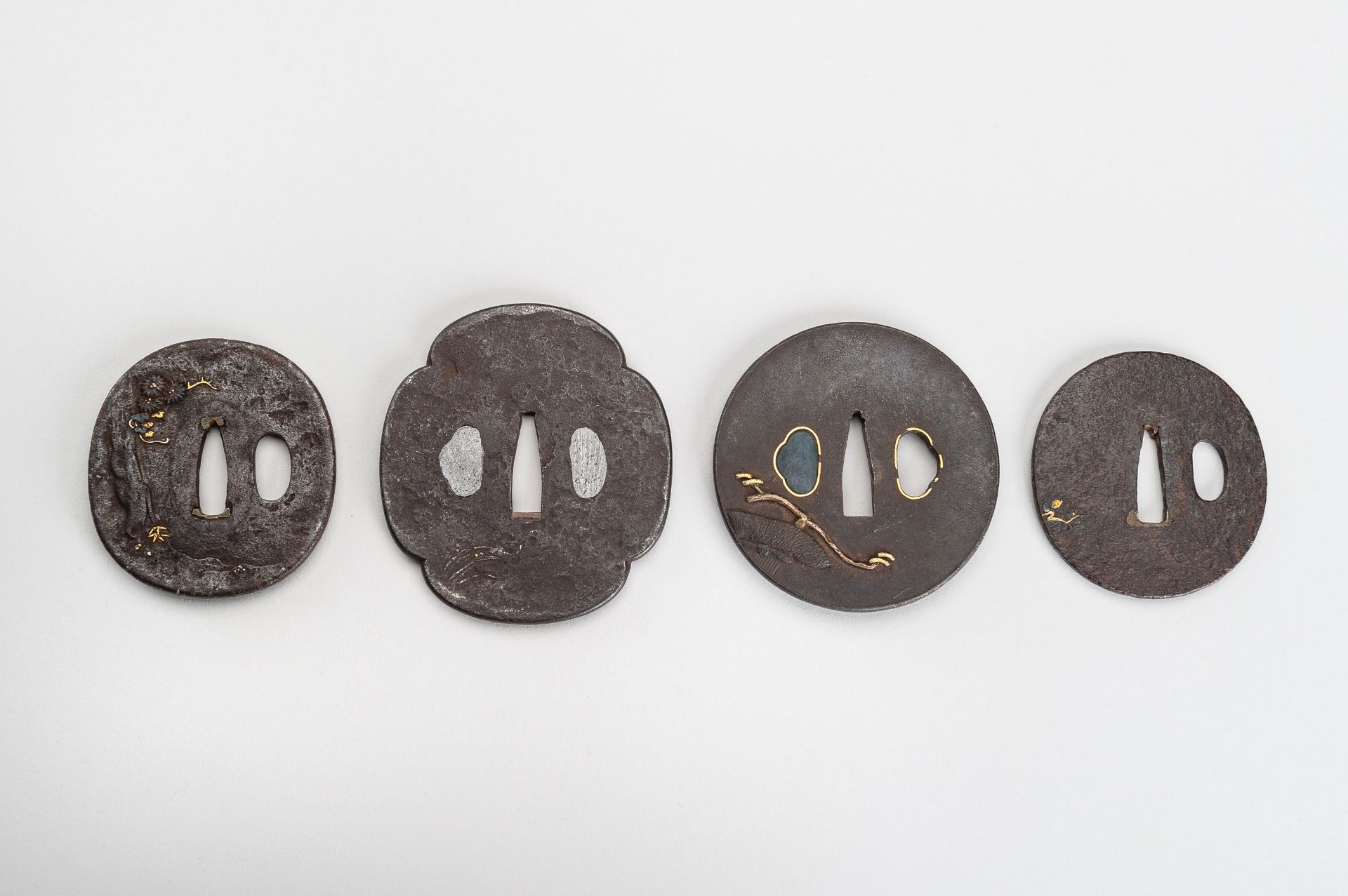 A LOT WITH FOUR IRON TSUBA, EDO PERIOD - Image 3 of 12