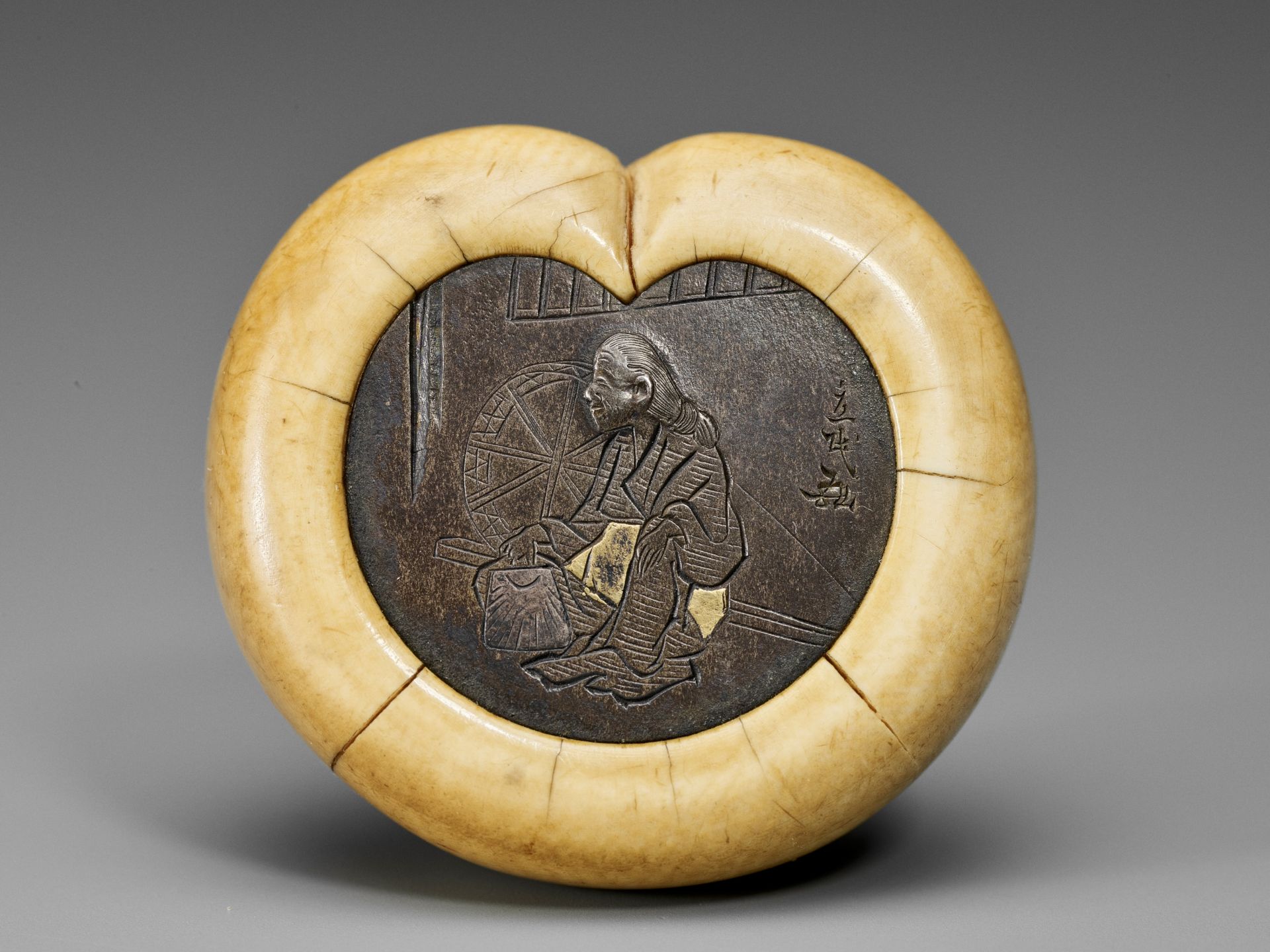 RYUMIN: AN UNUSUAL IVORY AND METAL KAGAMIBUTA NETSUKE - Image 2 of 8