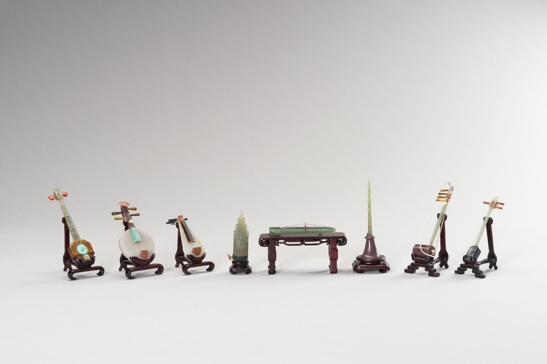 A GROUP OF EIGHT HARDSTONE MINIATURE MODELS OF MUSICAL INSTRUMENTS - Image 2 of 20