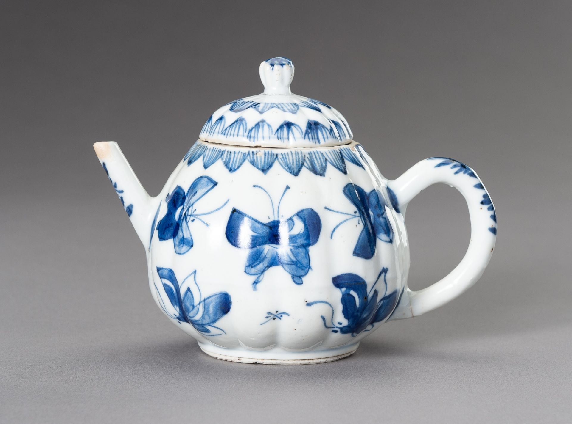 A BLUE AND WHITE 'BUTTERFLIES' TEAPOT, QING