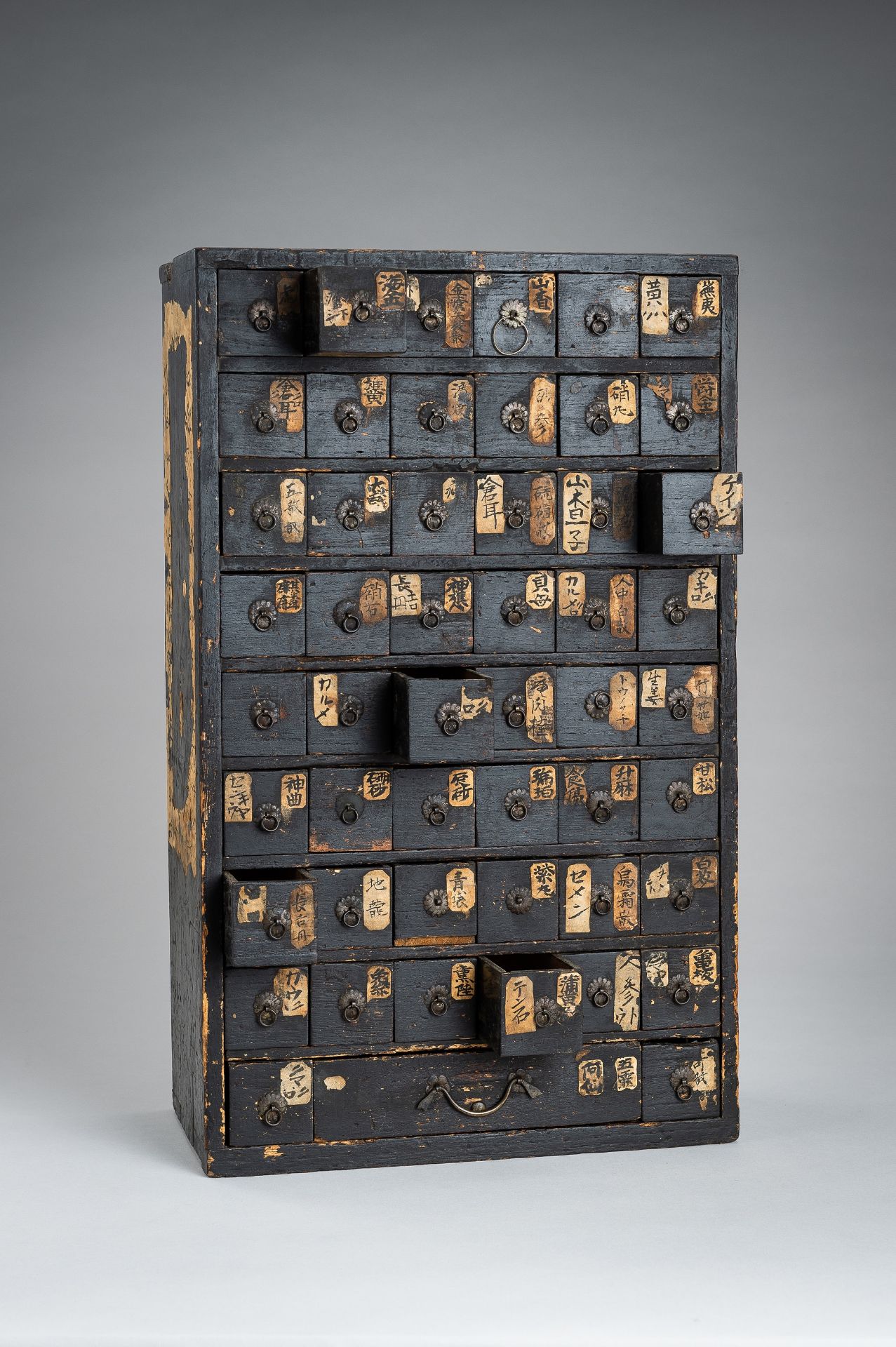 A WOODEN APOTHECARY CABINET WITH 51 DRAWERS, EDO - Image 3 of 20