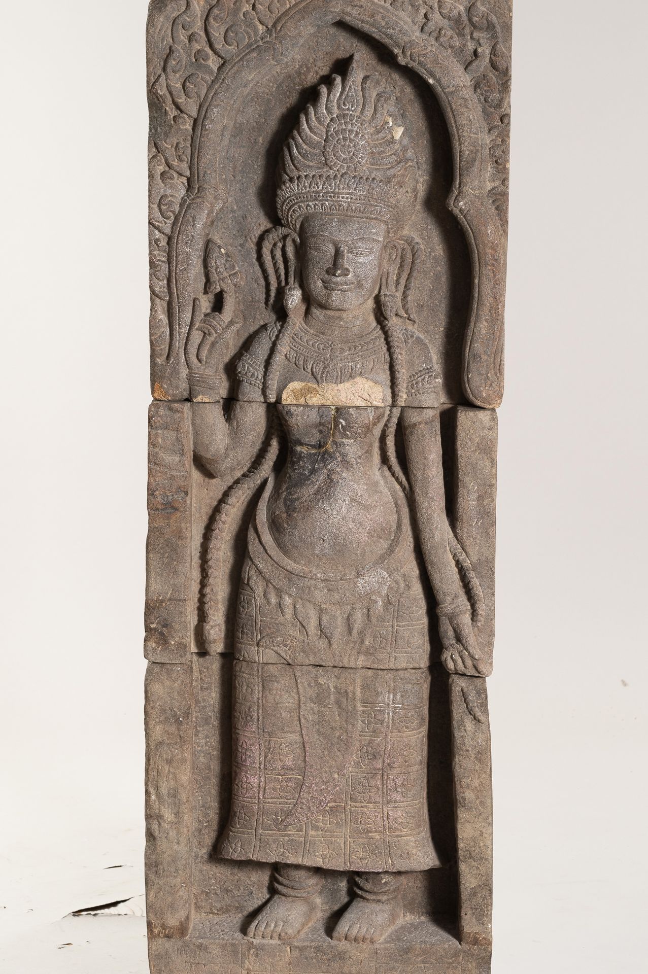 A VERY LARGE KHMER-STYLE SANDSTONE FIGURE OF AN APSARA, c. 1920s - Image 12 of 15