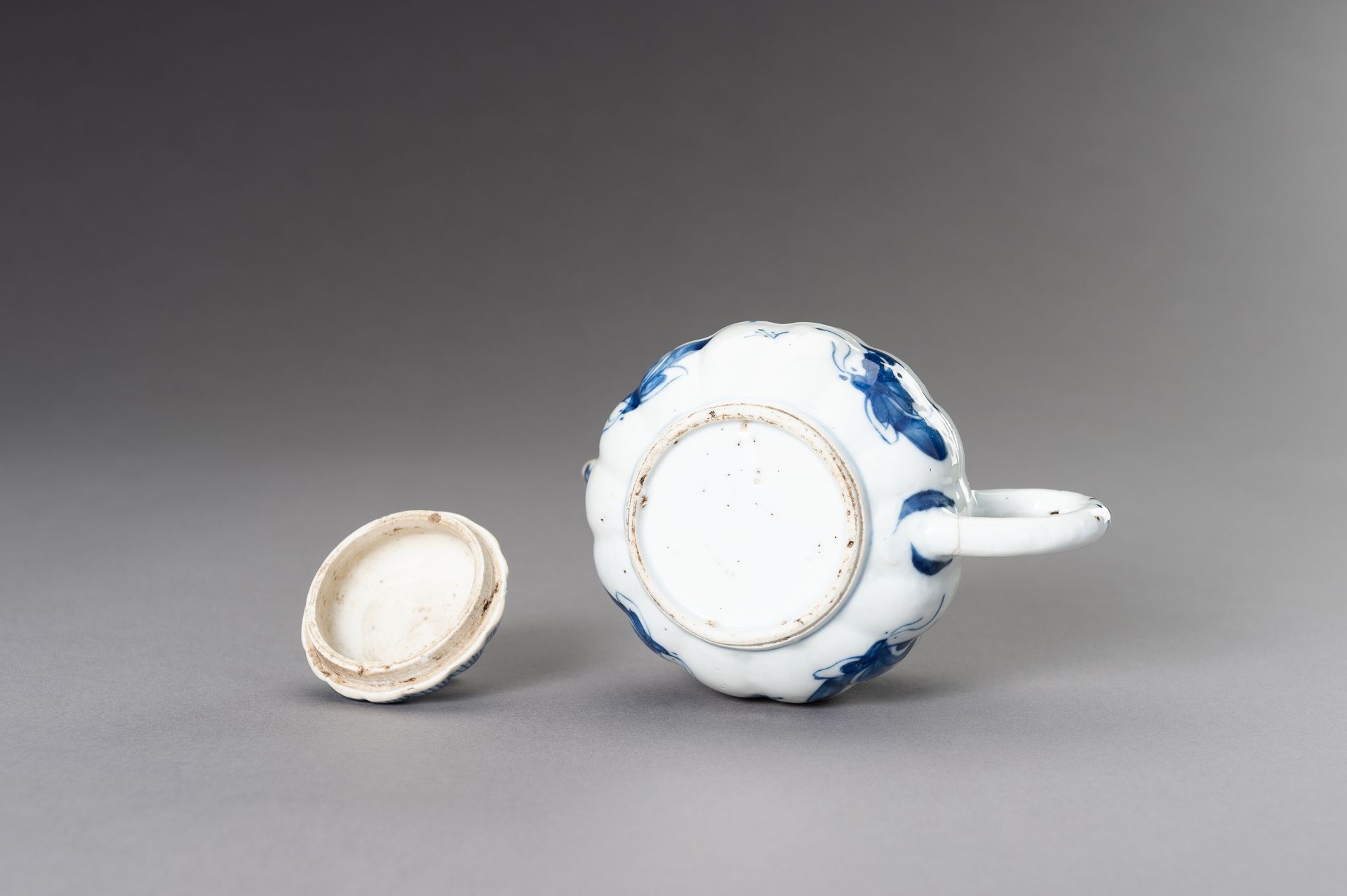 A BLUE AND WHITE 'BUTTERFLIES' TEAPOT, QING - Image 9 of 9