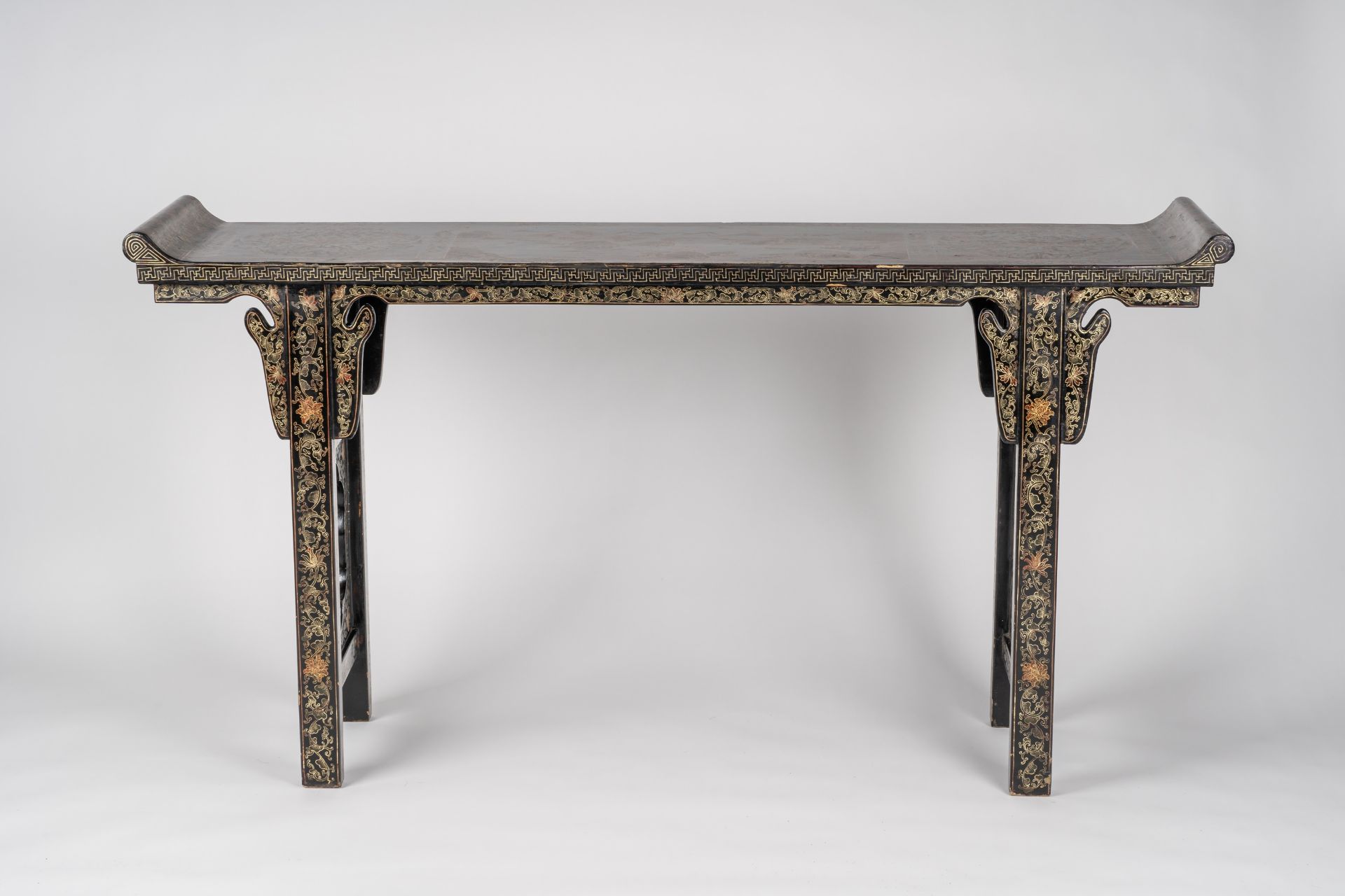 A CHINESE LACQUERED ALTAR TABLE, QING - Image 2 of 11