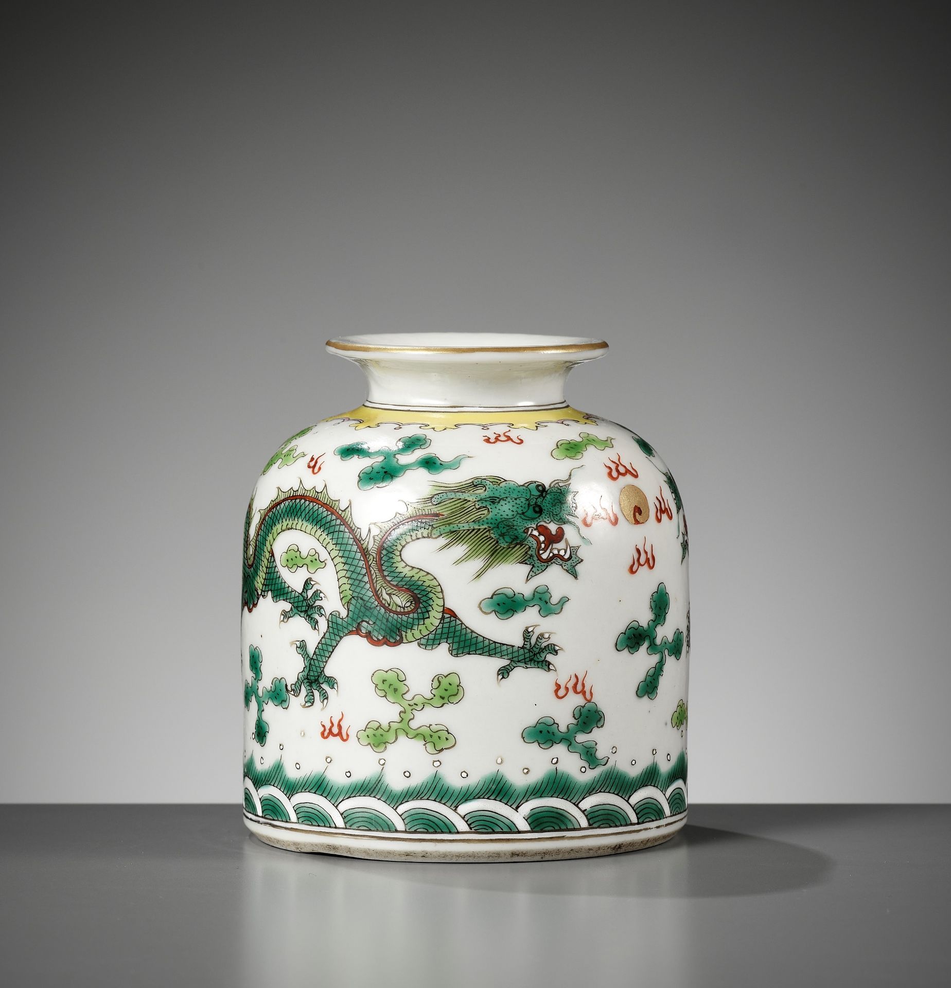 A FAMILLE VERTE 'DRAGON' WATER POT, LATE QING DYNASTY TO EARLY REPUBLIC PERIOD