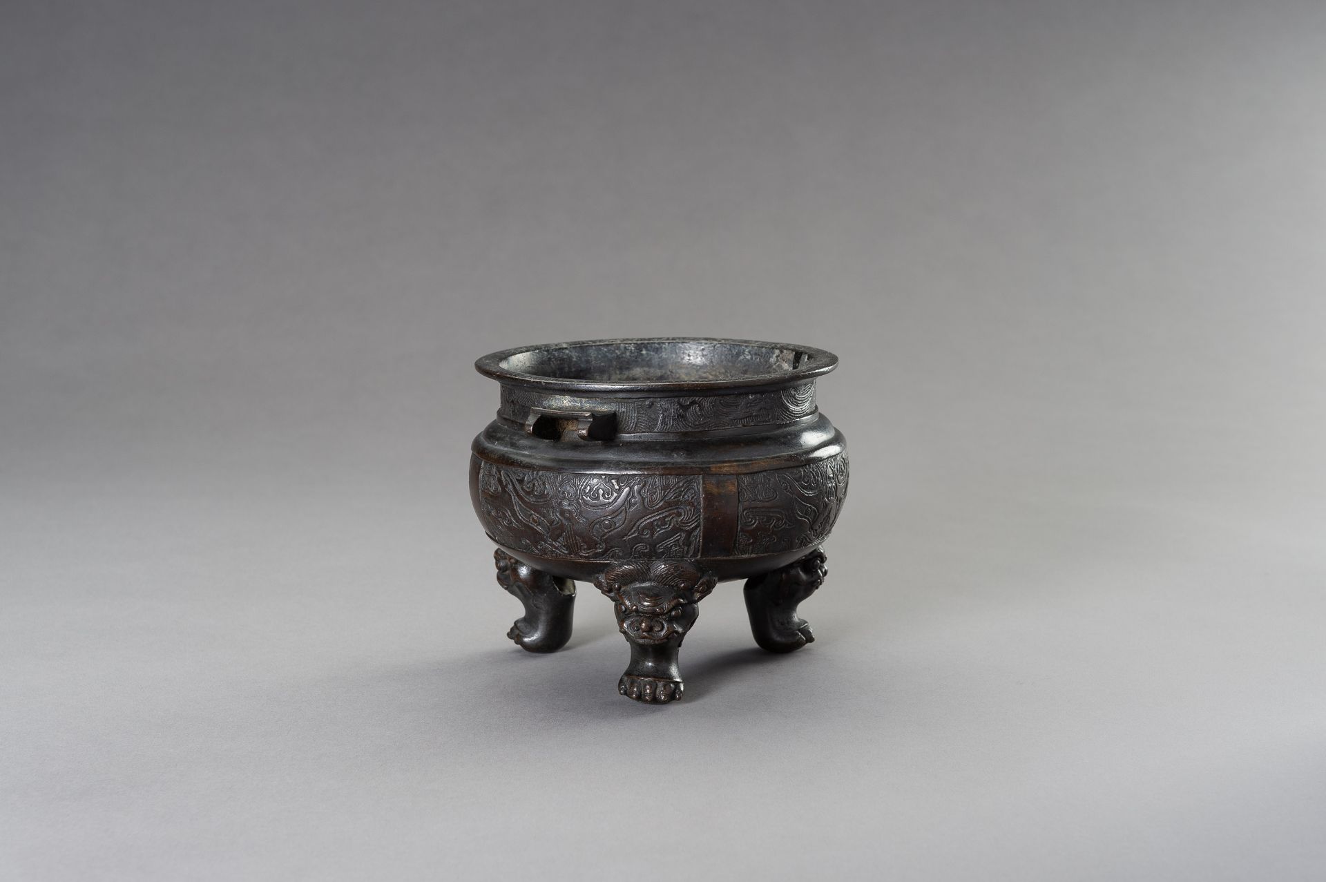 AN ARCHAISTIC MING-STYLE BRONZE TRIPOD CENSER - Image 4 of 9