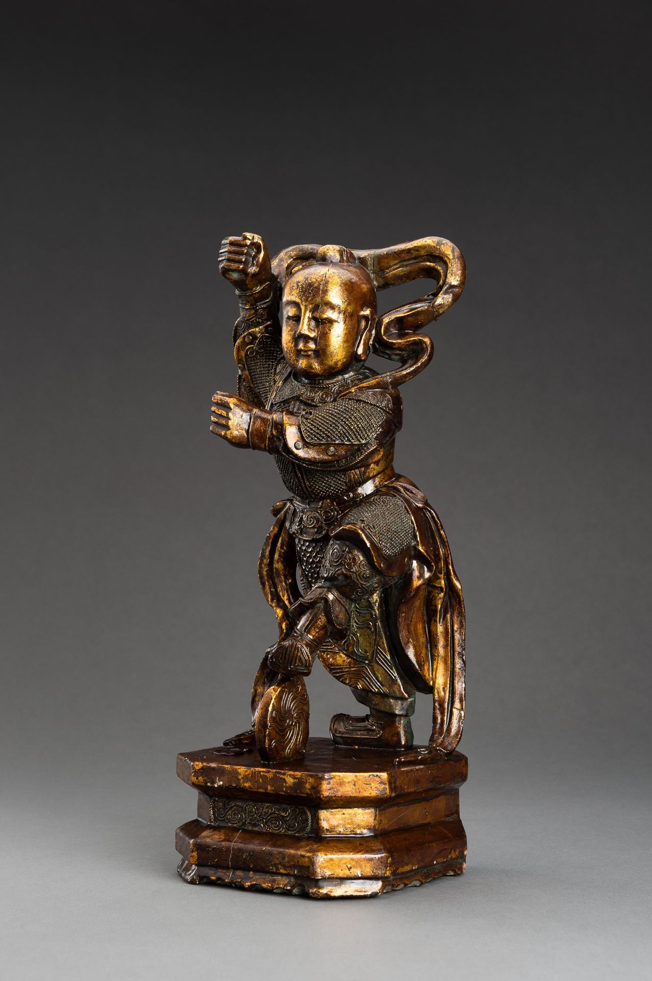 A LACQUER GILT WOOD FIGURE OF NE ZHA, QING - Bild 3 aus 9