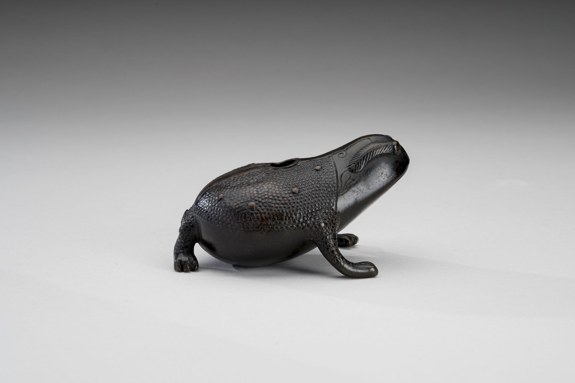 A BRONZE WATER DROPPER IN THE SHAPE OF GAMA SENNIN'S TOAD - Image 4 of 10