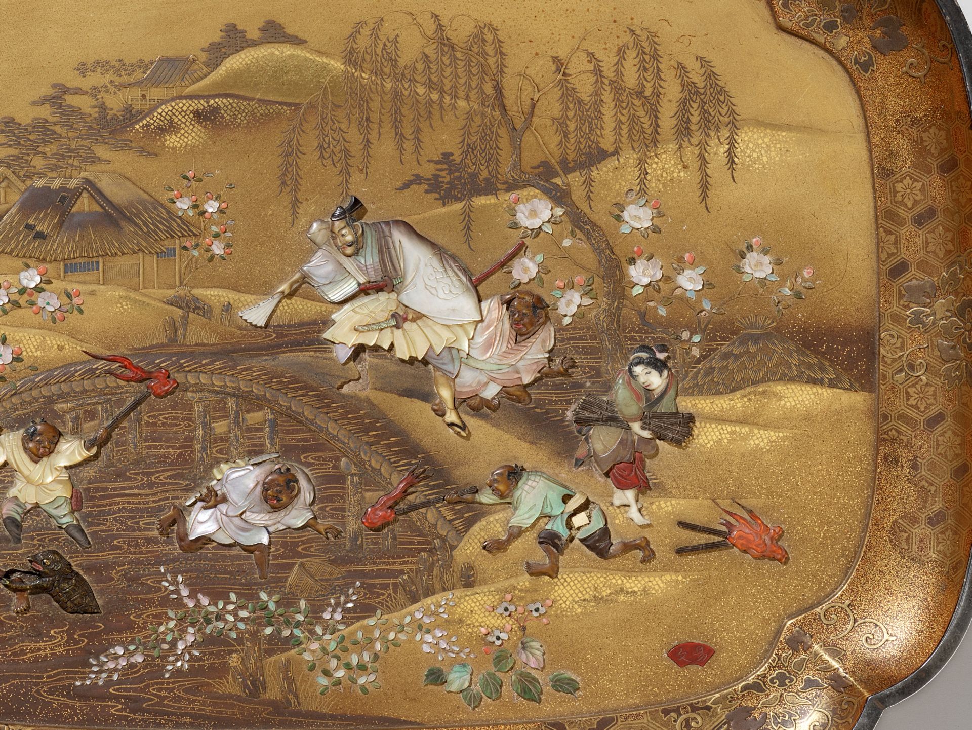 EKIFUMI: A RARE AND FINE SHIBAYAMA INLAID LACQUER TRAY DEPICTING A KAPPA HUNT - Bild 7 aus 9