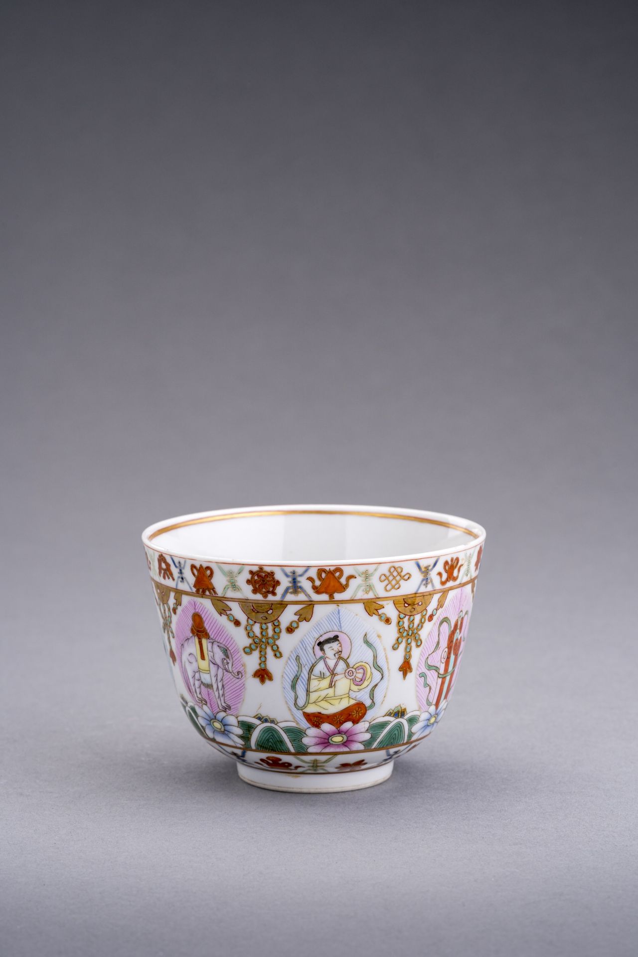 A FAMILLE-ROSE 'BARAGON-TUMED' PORCELAIN TEA BOWL, DAOGUANG - Bild 7 aus 10