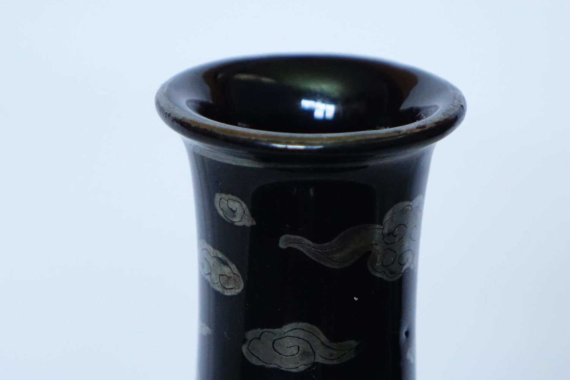 HOZEN: A BLACK GLAZED AND SILVER ENAMELED PORCELAIN VASE - Bild 7 aus 10