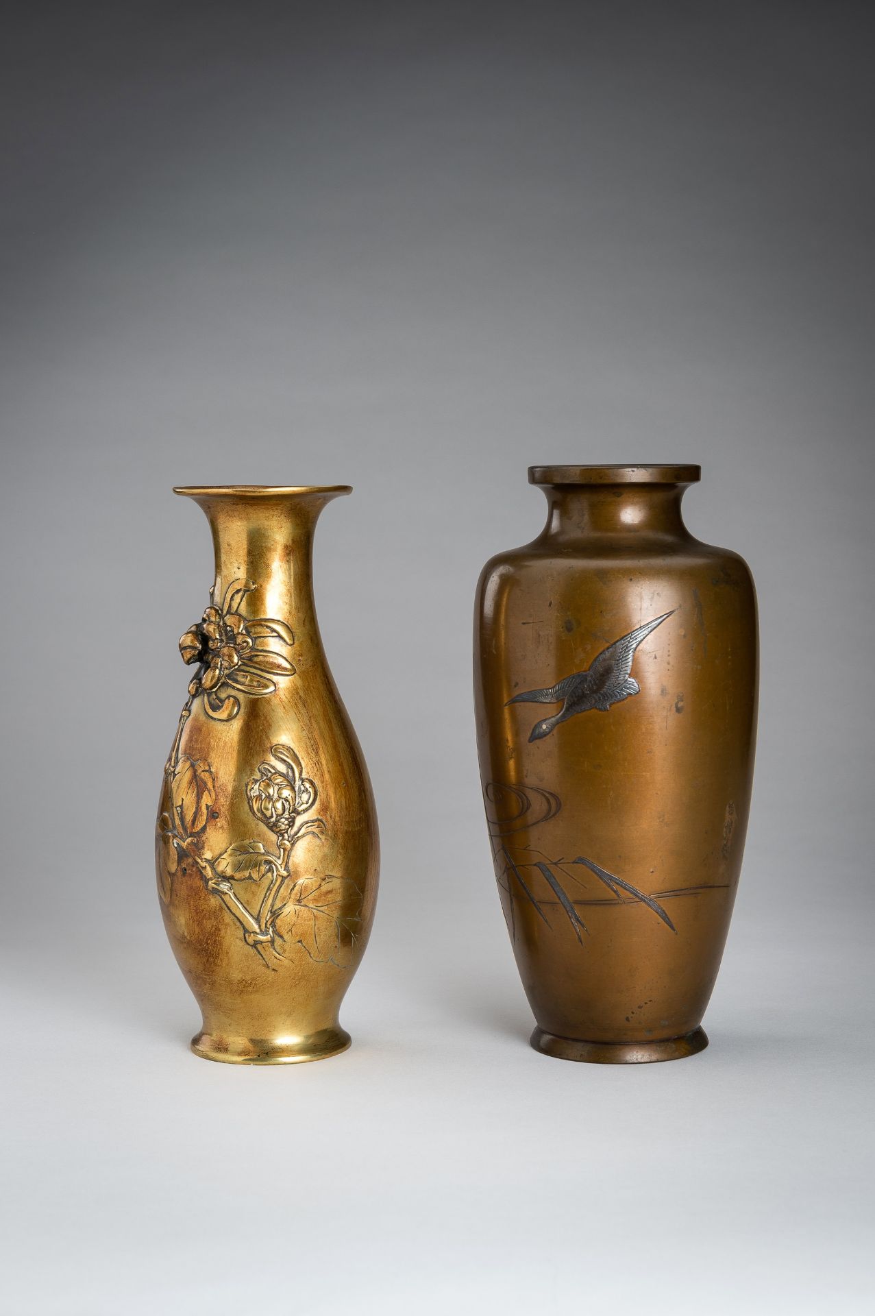 A LOT WITH TWO BRONZE VASES, MEIJI PERIOD - Image 6 of 12