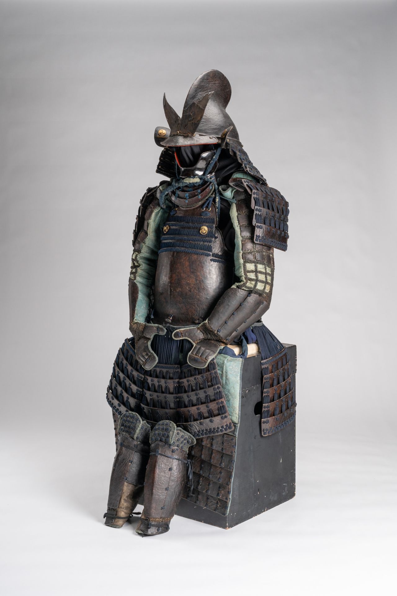 A SUIT OF ARMOR WITH EBOSHI KABUTO - Image 4 of 11