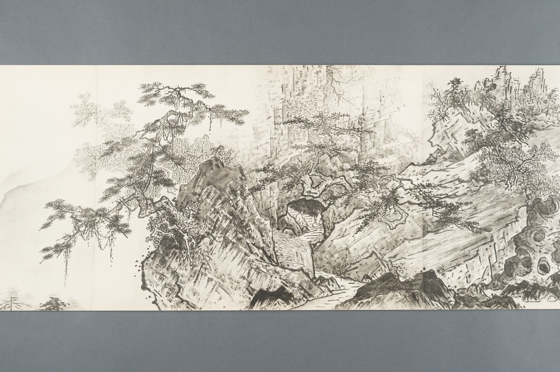 AFTER SESSHU TOYO: A VERY LONG PRINTED HANDSCROLL OF A LANDSCAPE - Bild 19 aus 41