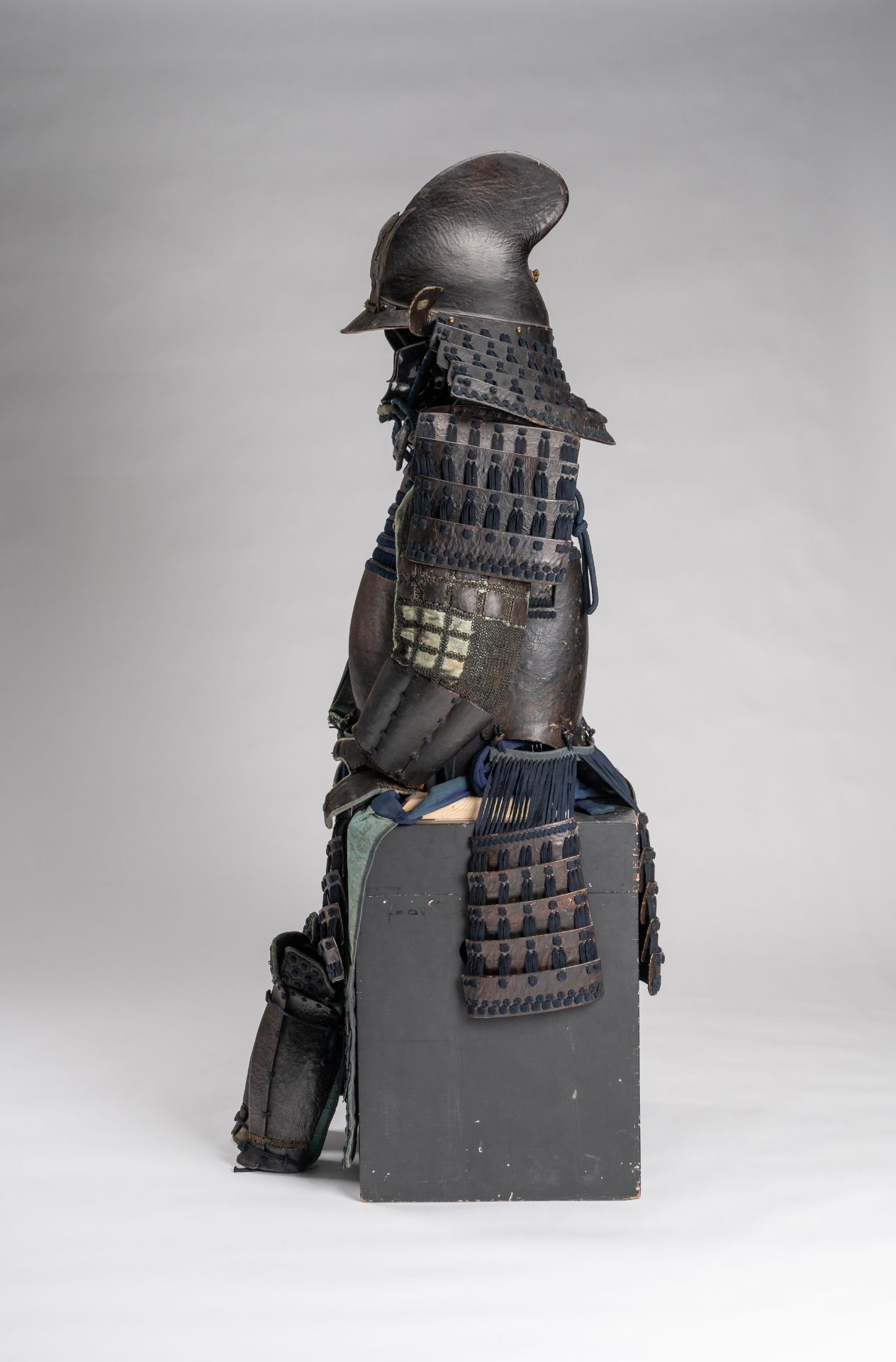 A SUIT OF ARMOR WITH EBOSHI KABUTO - Image 5 of 11