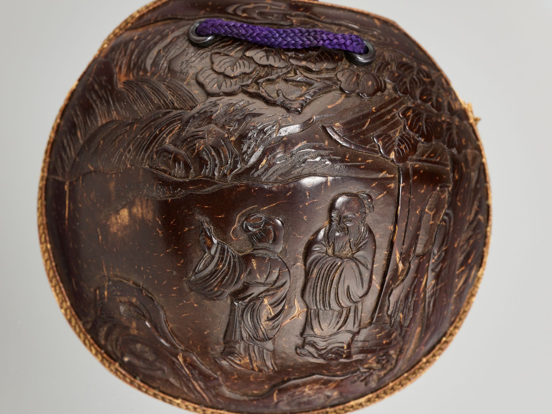 A RARE COCONUT AND LEATHER KINCHAKU (POUCH) WITH A FINE OJIME BY KOZAN AND EN SUITE NETSUKE - Image 2 of 4