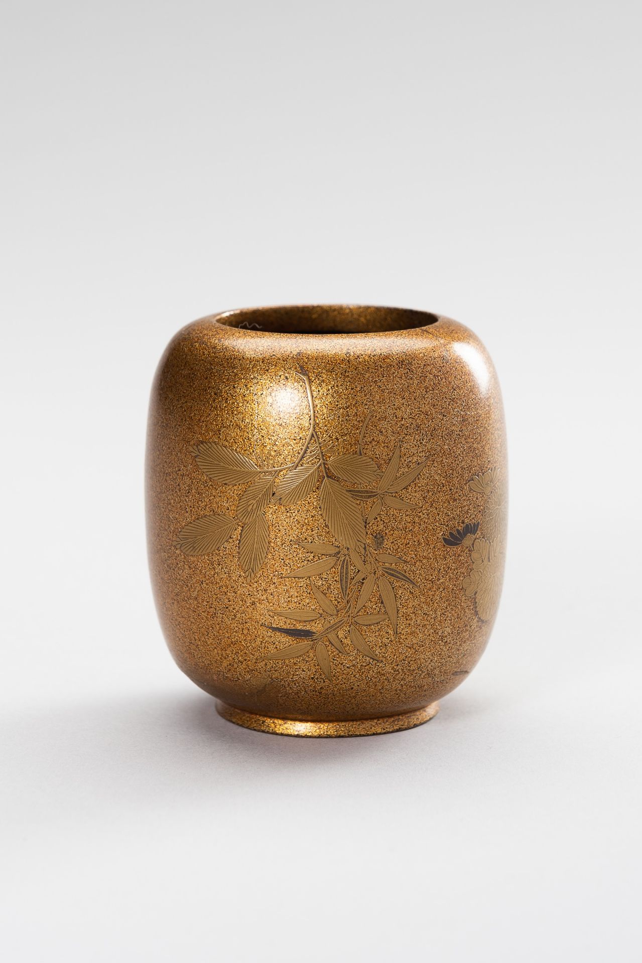 A LACQUERED NATSUME (TEA CADDY)